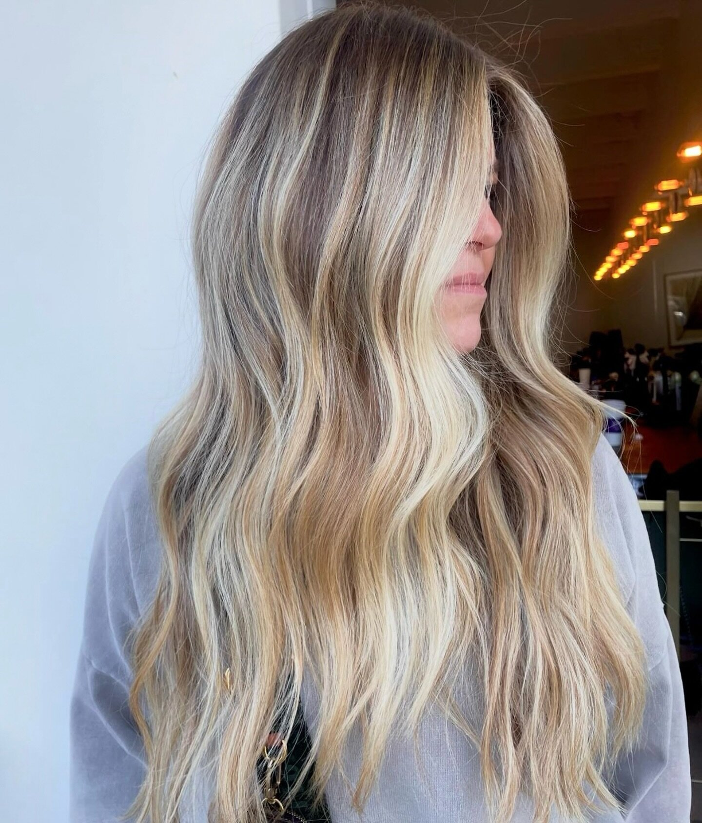 Drop a 🩷 if you&rsquo;re ready for summer hair 

Color// @color_by_savanna 

#ciesalon #cieacademymalibu #blondebalayage #beachwaves #malibu #redken #redkenshadeseq #loreal #lorealpro