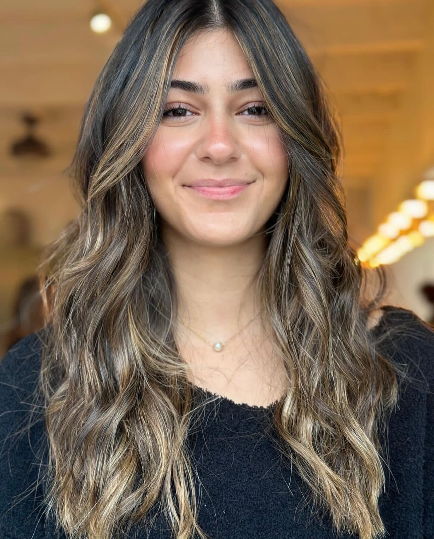 The *smallest* touch of color can always make the biggest difference 🤍

color// @color_by_heather 
cut// @soniap_hair 

#ciesalon #cieacademymalibu #brunnettebalayage #beachwaves #malibu #redken #redkenshadeseq #loreal #lorealpro #brunettehair