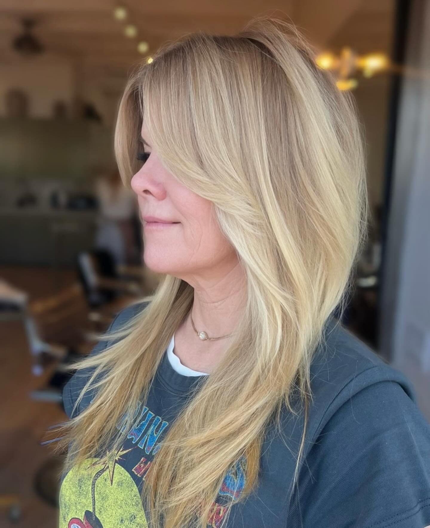 Brighter and lighter

Color// @color_by_savanna 
Cut// @juliejaguar 

#ciesalon #cieacademymalibu #blondebalayage #beachwaves #malibu #redken #redkenshadeseq #loreal #lorealpro