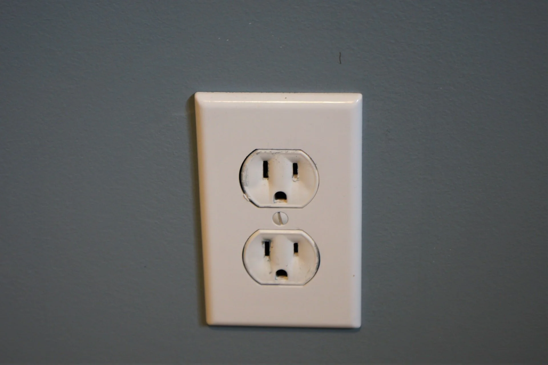 SOLVED: What to Do When Your Outlets Aren’t Working