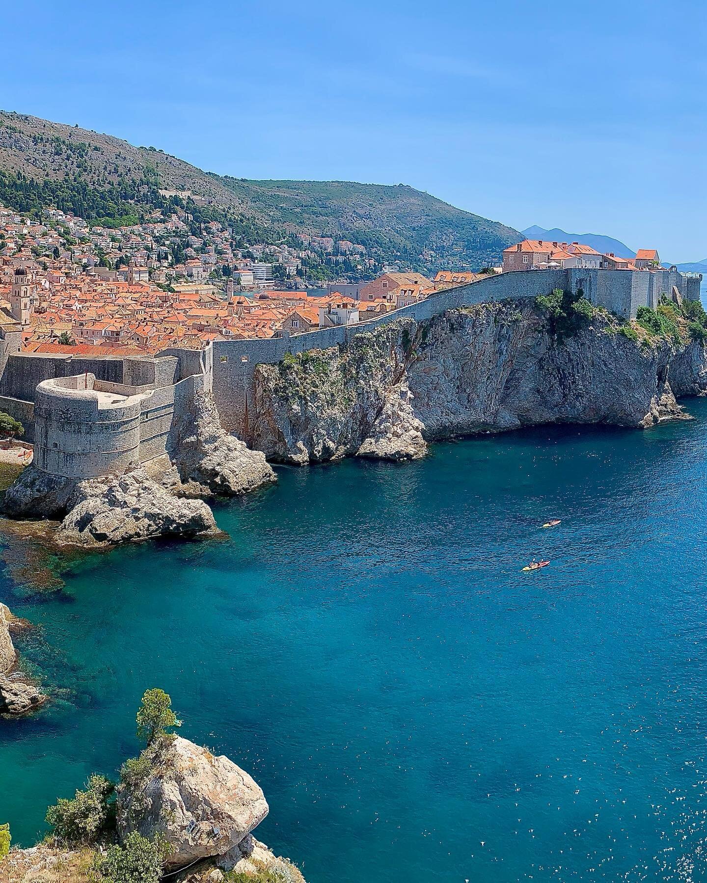 The walled city on the water 🏰
&thinsp;
Dubrovnik was the capital of the Republic of Ragusa (14th to 18th century). It became very wealthy by establishing itself as a well-trusted trade hub in between two powerful neighbors, the Ottomans and the Ven