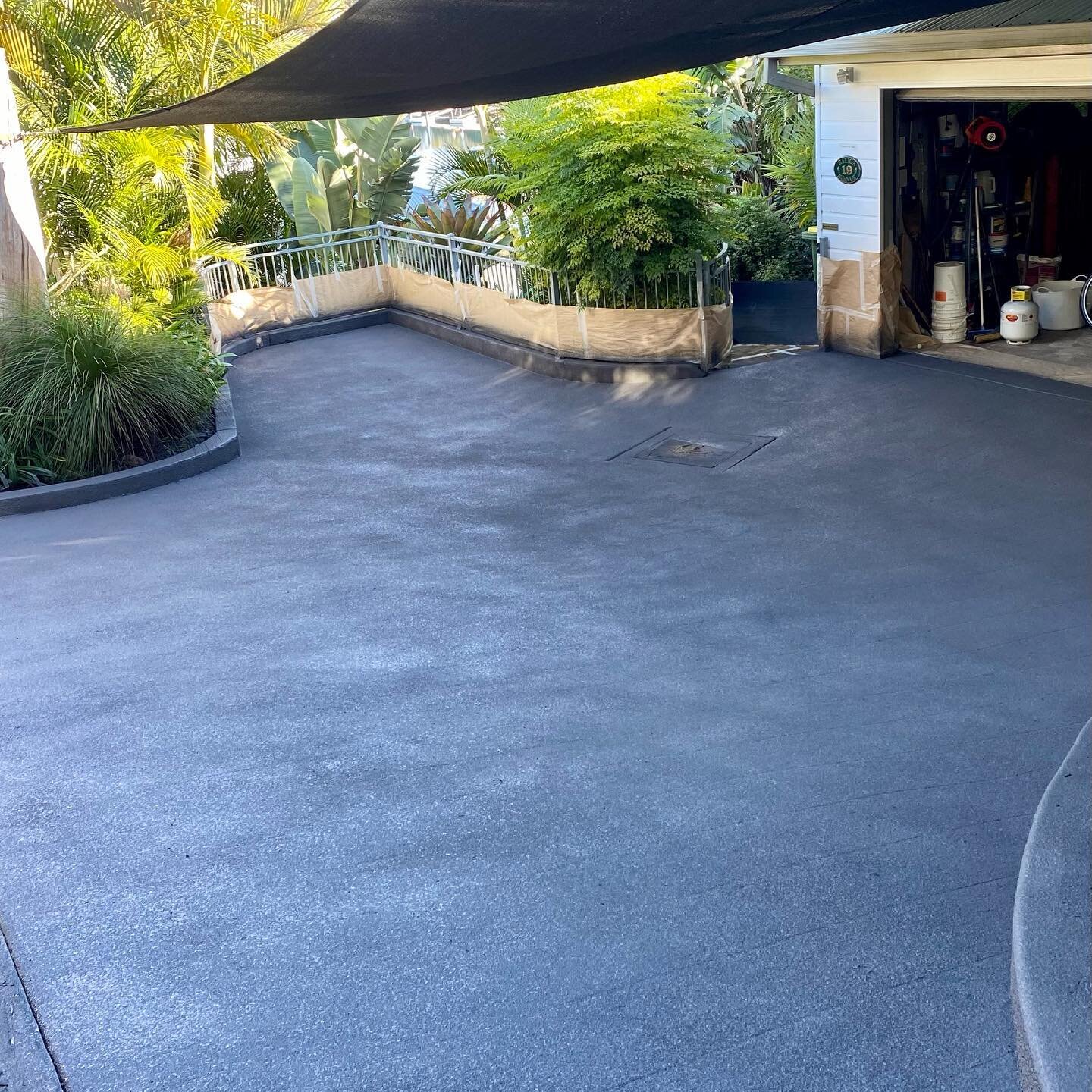 Friday fresh spraycrete. 

These Caringbah South home owners now have a renovated concrete driveway in a non-slip, modern, Gunmetal Grey colour. 

The newly resurfaced area already looks bigger and gives the home a much more cohesive look. 

Swipe ac