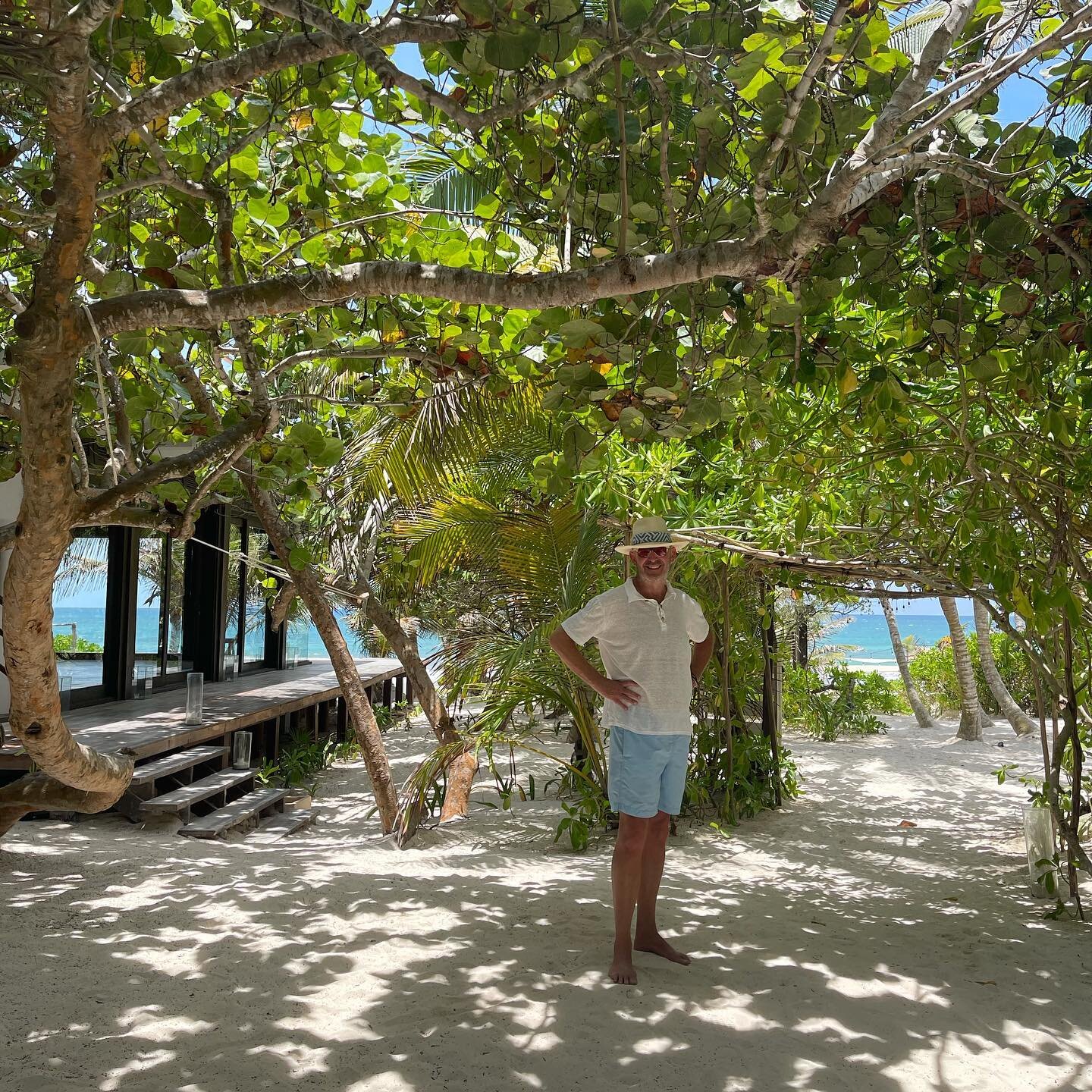 Quintessential @sanaratulum view, with the quintessential @charliestuartgay #tulumbeach #tulumhotel #healingsanctuary