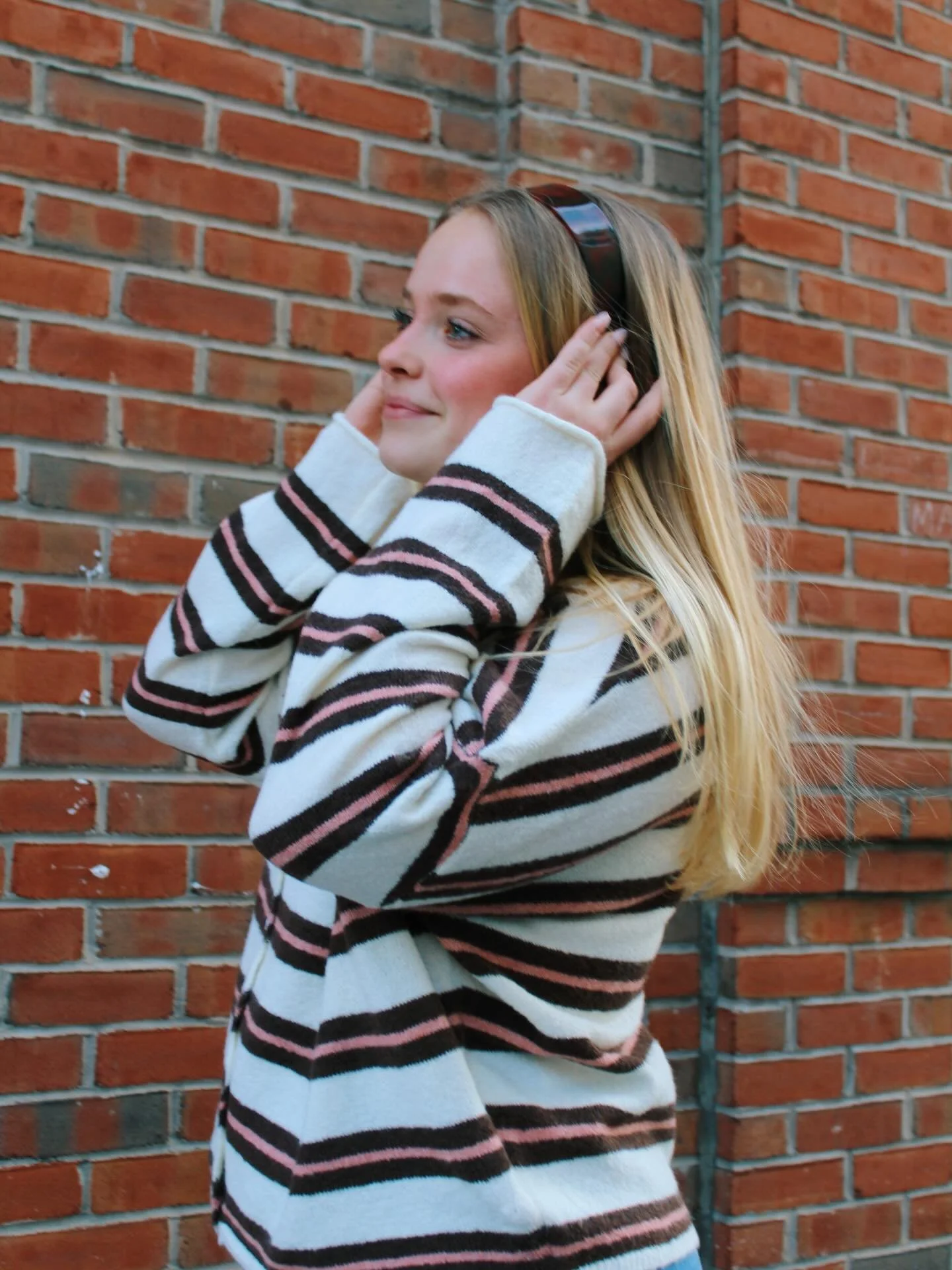 🌷the accessory we&rsquo;re wearing the most this spring: 

Shop all our hair accessories like our thick tortoiseshell headband in store now! 

#psu #boutique #springfashion #headband #pa