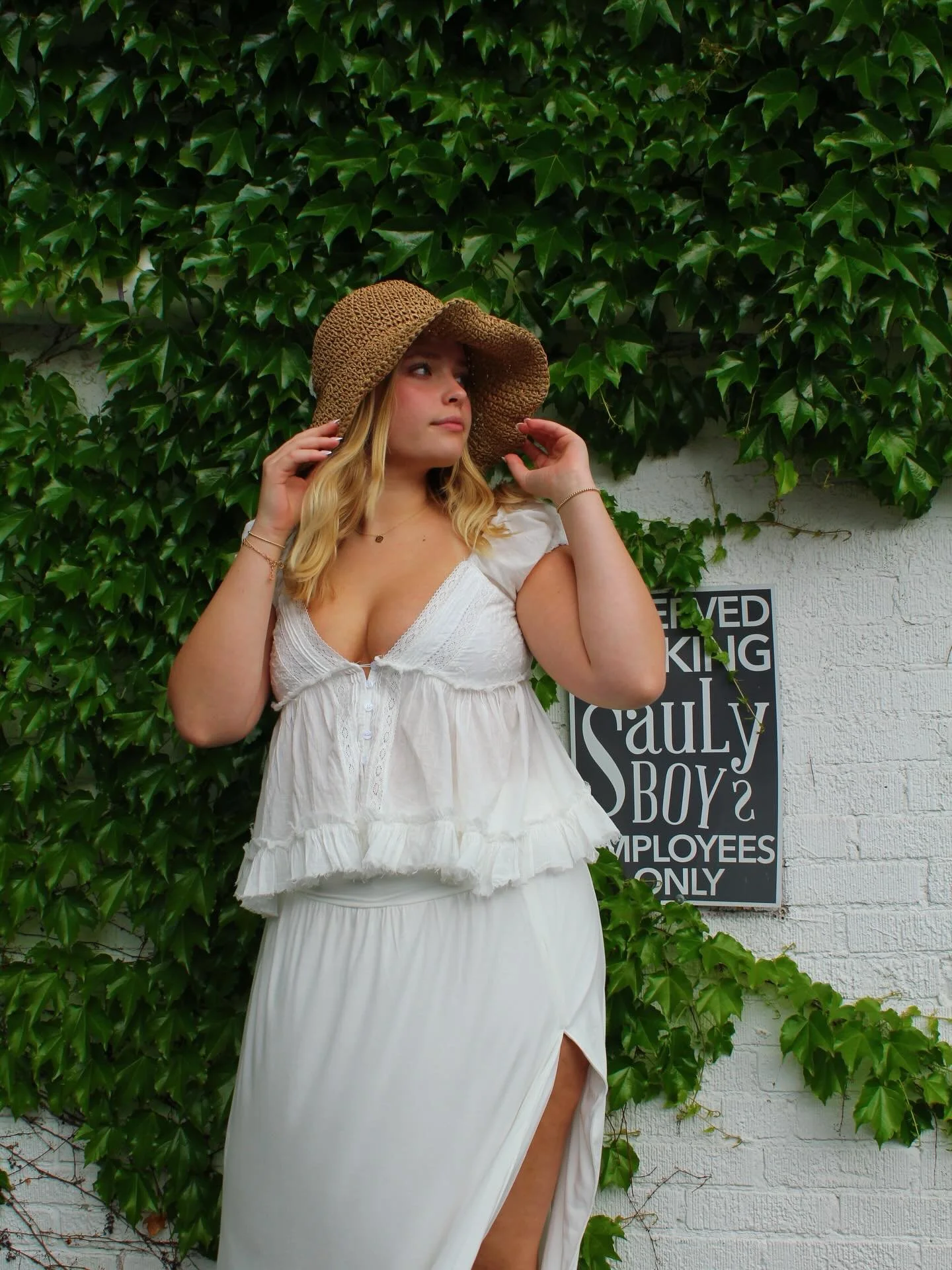 Can you tell we&rsquo;re obsessed with these new hats? 

Perfect for all your beach days this summer 🐚

#psu #boutique #beachhat #summeroutfitinspo #fashion