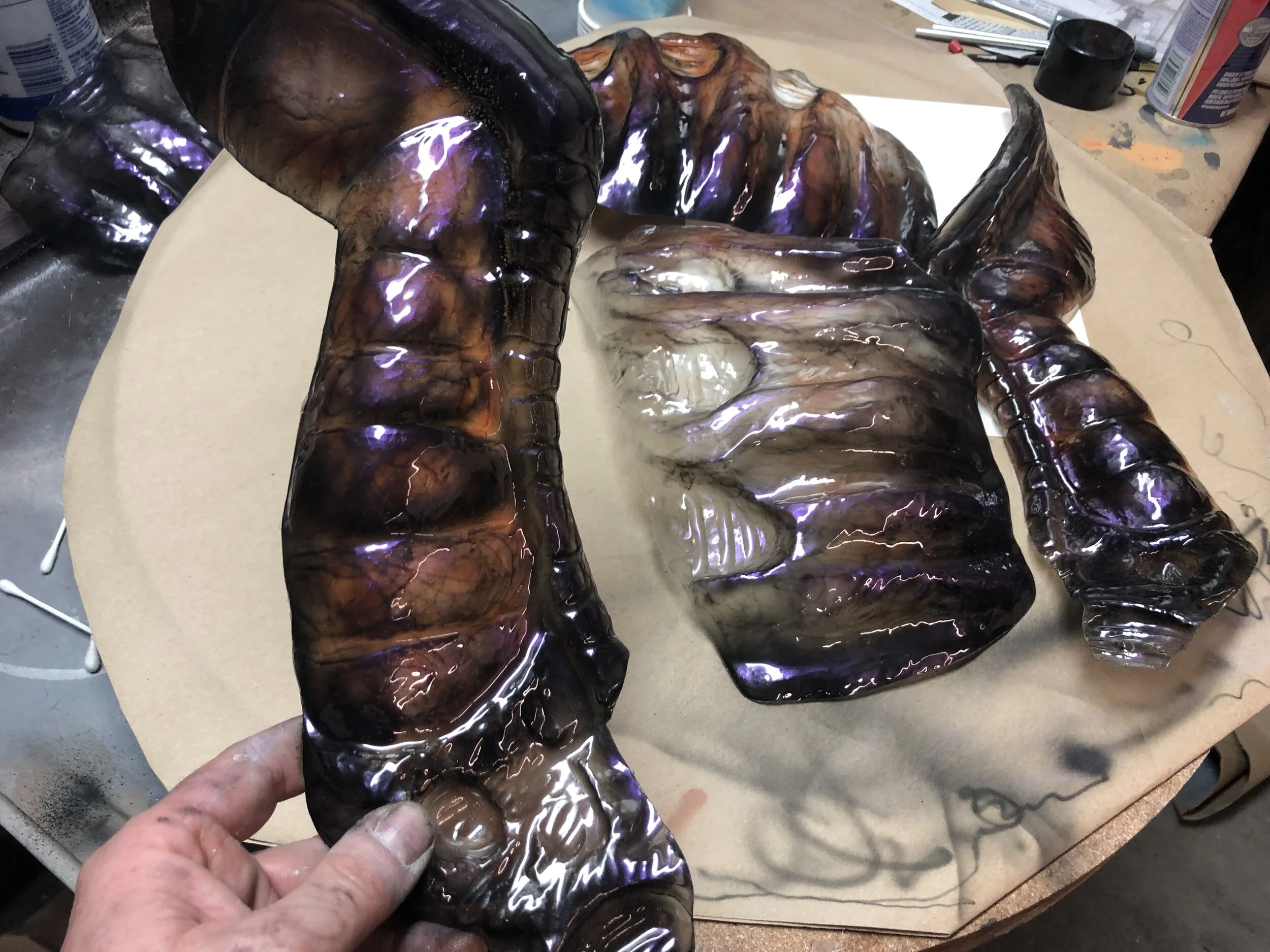 Airbrushing the back, automotive black contour on the front.