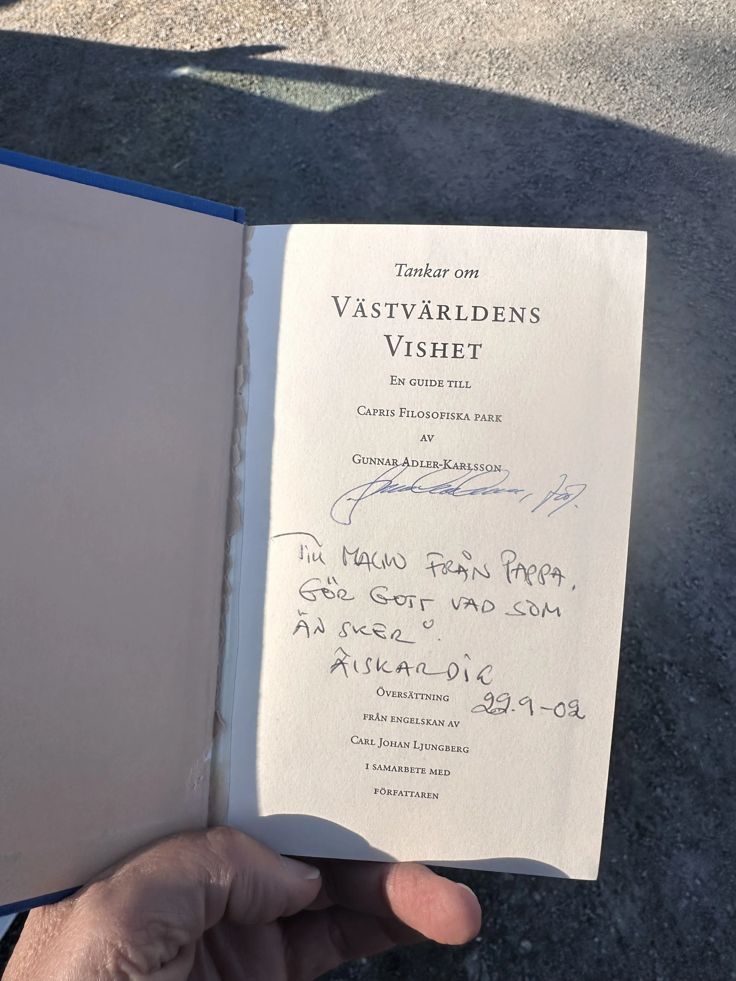 En hälsning från pappa..kanske. 