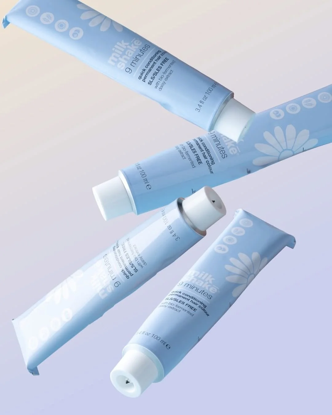 Fast colour, real results in just 9 minutes. 😉

Our 9 minutes permanent colour delivers vibrant, shiny results with reliable coverage, all in record time. The pigment-rich formula is enriched with caring ingredients that help support the hair&rsquo;