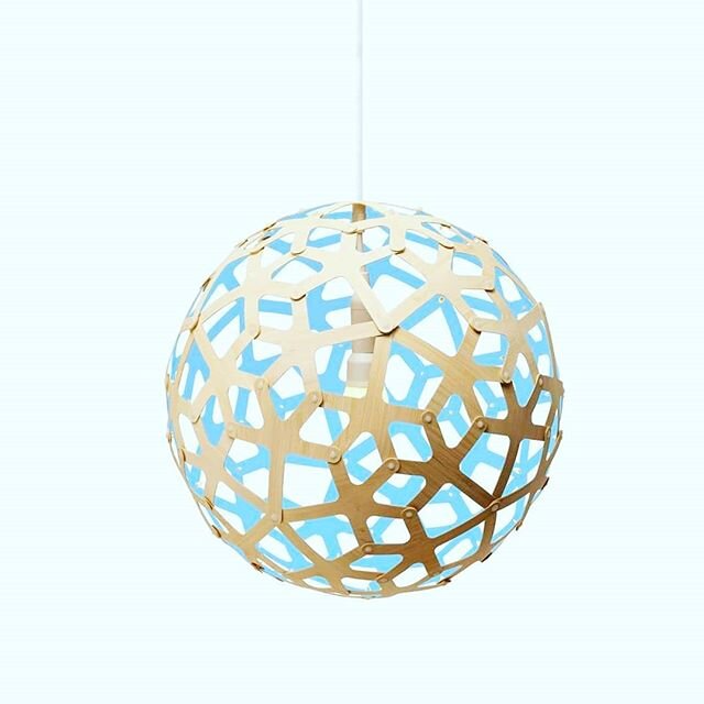 Nouvelle couleur - Bleu - Lampe CORAL du designer David TRUBRIDGE #designneozelandais - disponible sur notre site moaroom.com - #lampe #lumiere #lumierebleu #bleu #decobleue #architectedinterieur