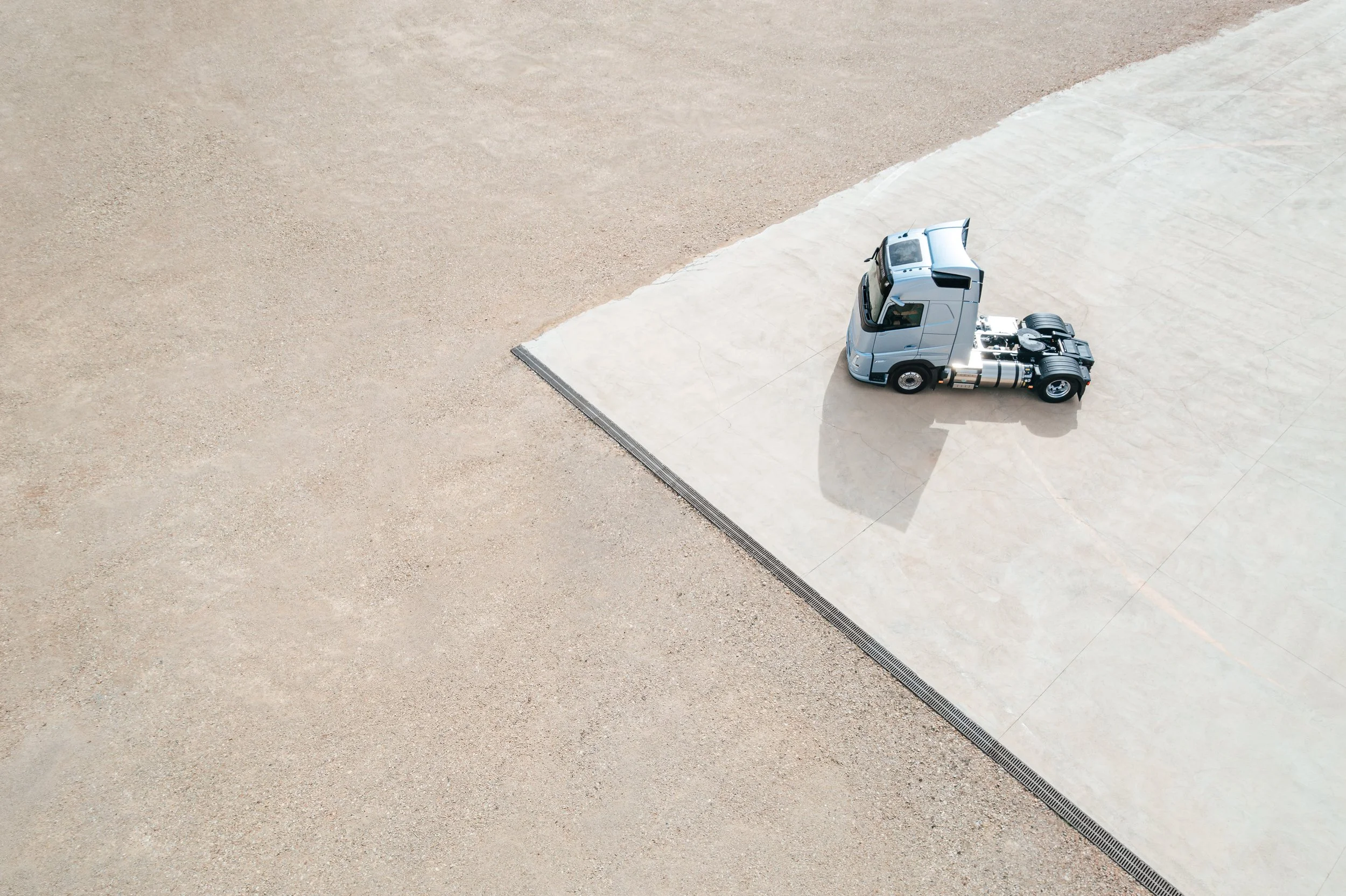 volvo_truck_DJI_0671_3587.jpg