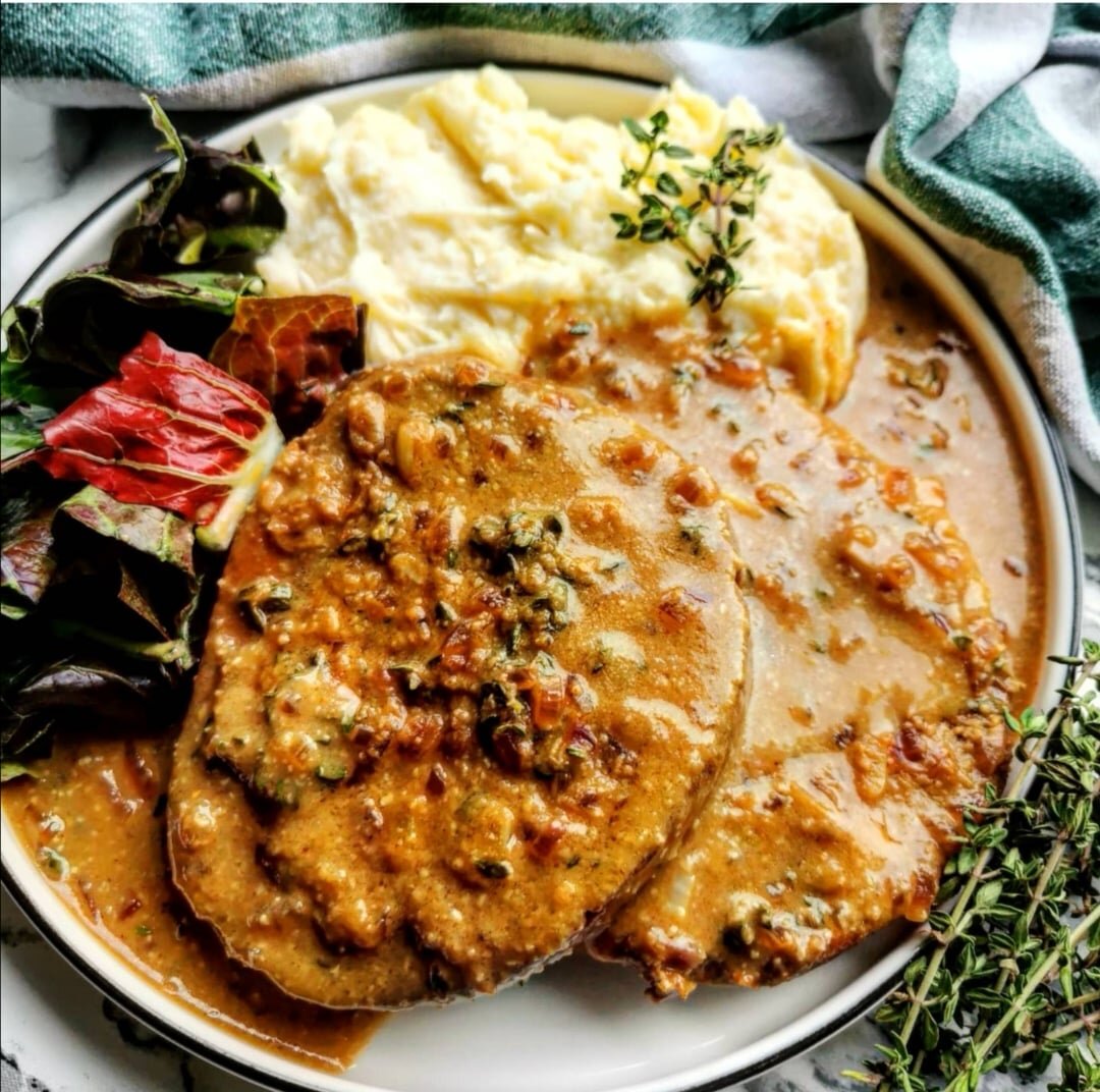 Šnicel Denis v gorčični omaki s svežim timijanom