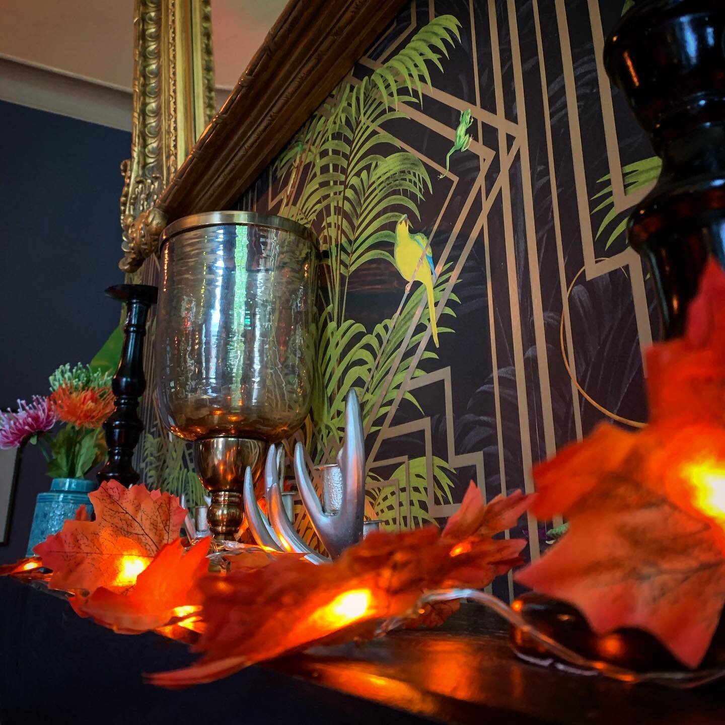 Autumnal vibes this Friday! With current government guidelines you can now book the snug for food. A great intimate space with socially distanced tables and table service. Perfect for a Friday night by the river. To reserve a table please click on ou