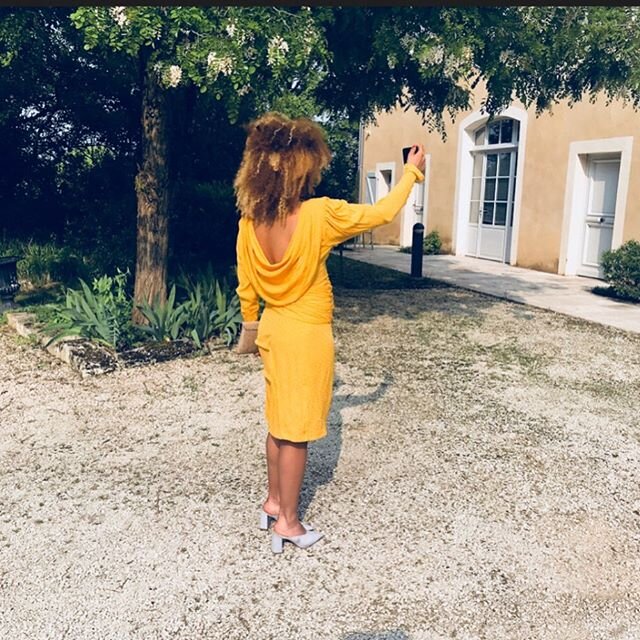 Continuing the week in full colour today with a the loveliest of long chats with @livpurvis over FaceTime showing her some of my favourite wardrobe pieces - including this vintage sunshine gem. ⁣
⁣
I&rsquo;m looking forward to being able to take her 