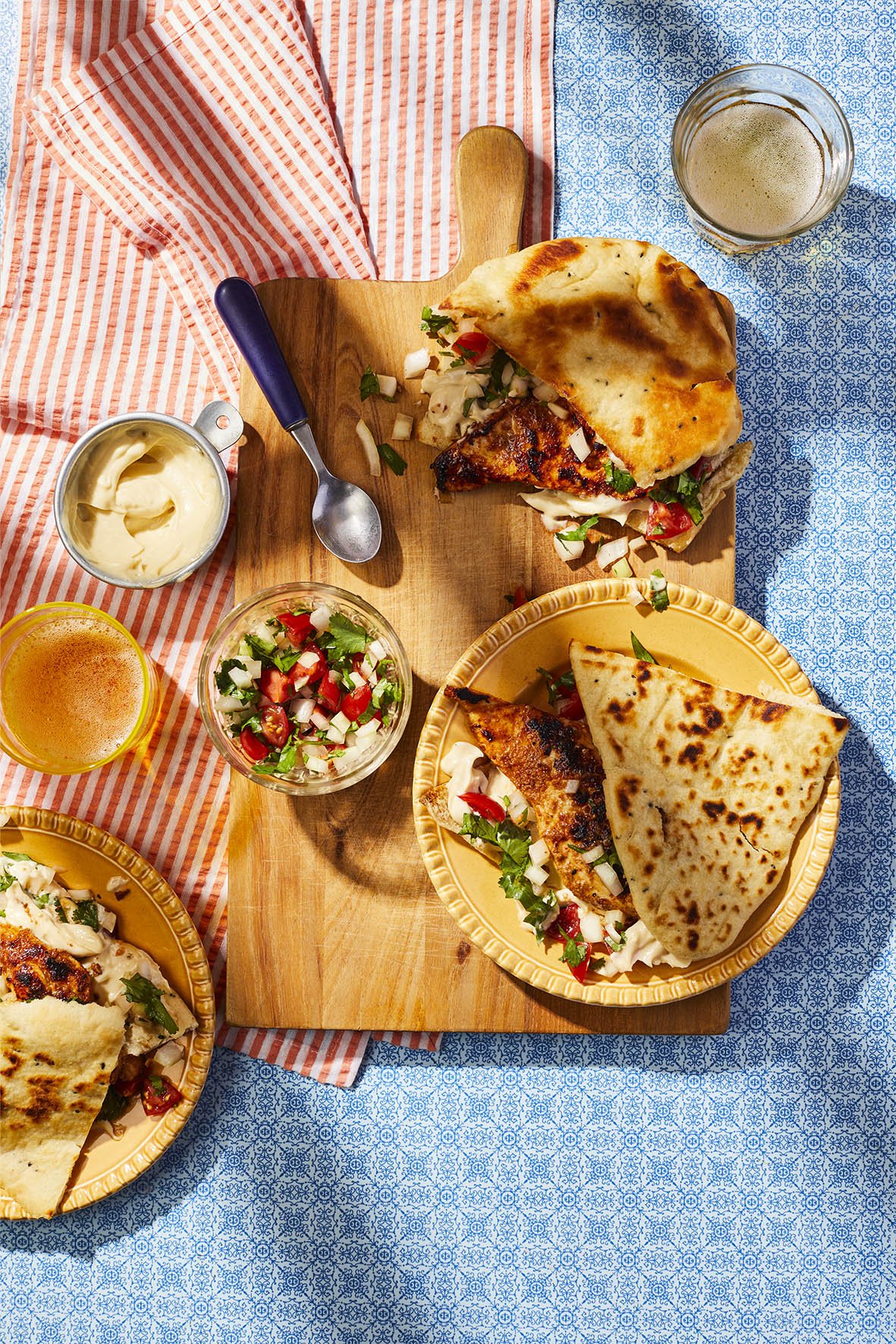 Butter_Chicken_Naan_Burger_05.jpg