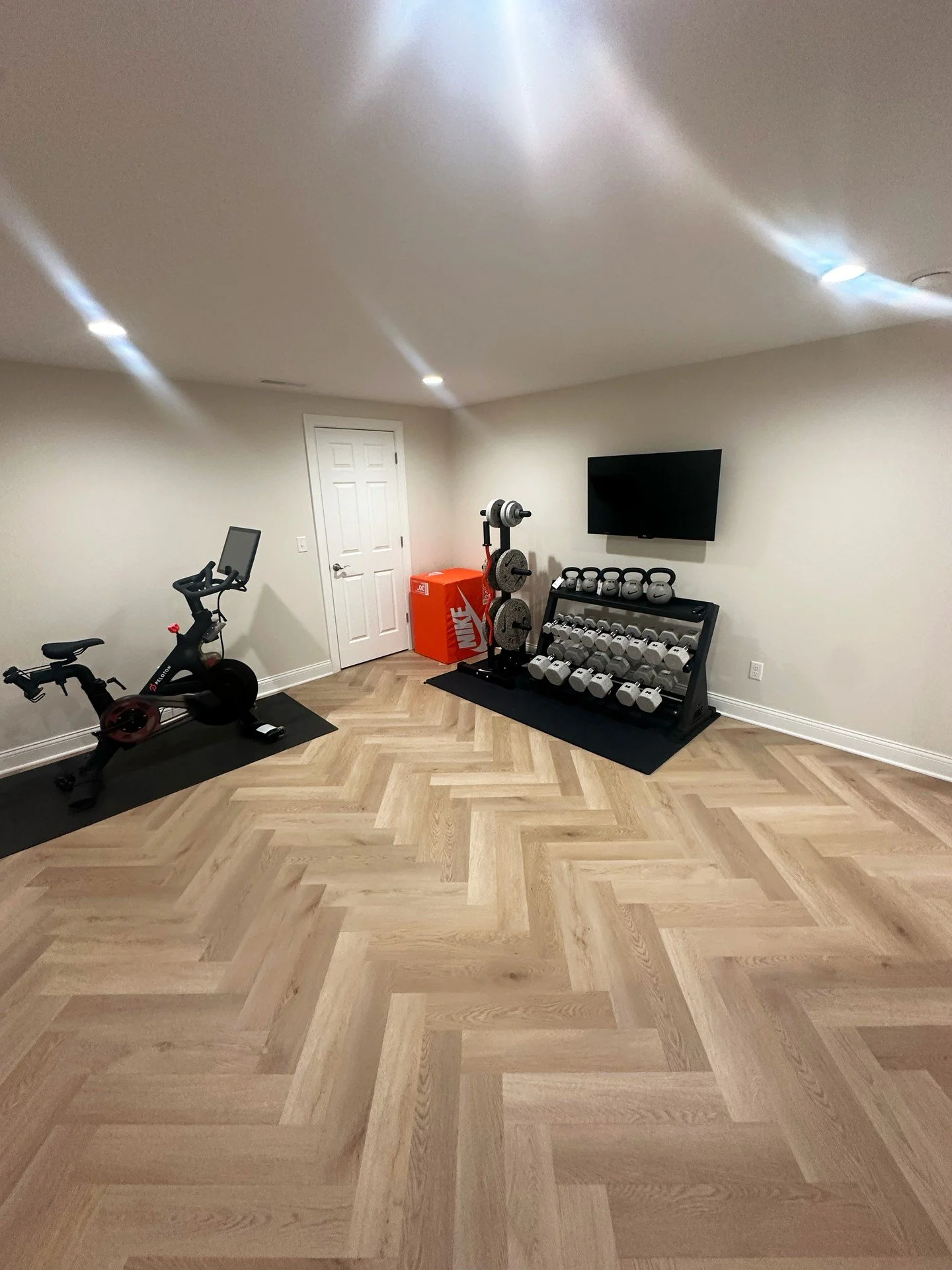 A home gym that will make your neighbors jealous 😈

We love how this finished basement in Clarkson Valley, MO turned out with a fresh new living space, full bathroom and gym. Finishes like the herringbone LVP floor and luxury carpet really elevate t