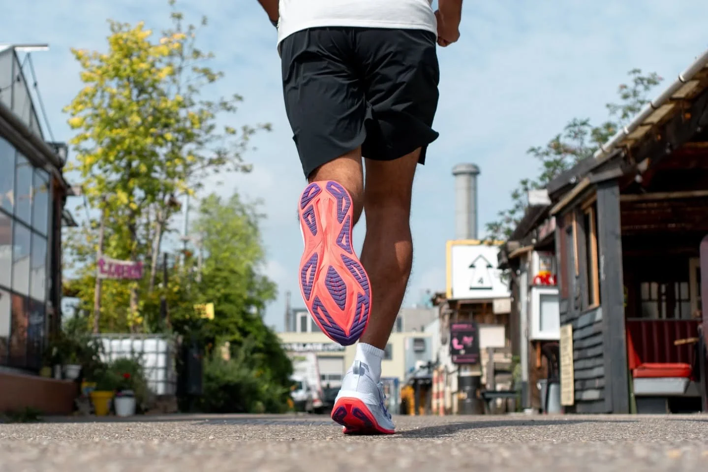 WSK (t)Rail Run op 20 september: een unieke 5km hardloopavontuur door het bruisende Werkspoorkwartier! Verken verborgen plekken, broedplaatsen en sporthotspots in dit circulaire maakgebied via een route zoals je nog nooit hebt gelopen, en laat je ond