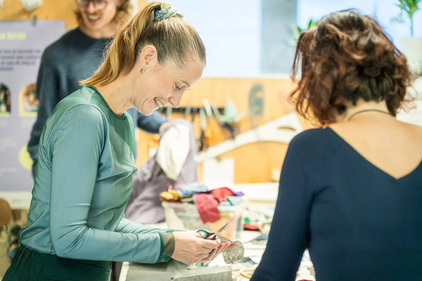 Dutch Sustainable Fashion Week op het @hofvancartesius zit er weer op en wat was het een mooie dag vorige week zaterdag! We kijken terug op een dag vol creativiteit en inspiratie.⁠
De visible mending workshop die ik namens @up_utrecht gaf was een zee