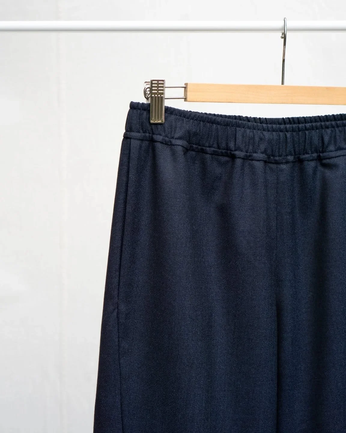 Design is in the detail.⁠
Elke naad, elke zak, bewust geplaatst voor esthetiek en een lang leven.⁠
⁠
⁠
⁠
#sustainablestyle #effortlessfashion #slowfashion #consciouscloset