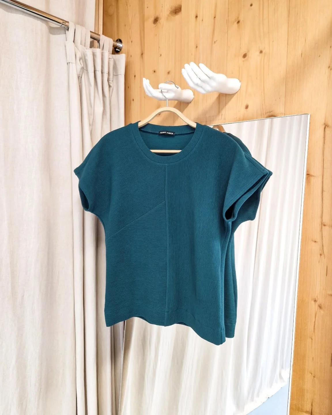 Deze vrijdag kost deze top hetzelfde als vorige vrijdag 🙃⁠
#greenfriday: een viering van duurzame keuzes en bewuste mode. ⁠
Voor onze planeet. 🌎✨⁠⁠⁠⁠
⁠
⁠
#duurzamemode #bewustemode #sustainablefashion #slowfashion circularfashion duurzamekleding ch