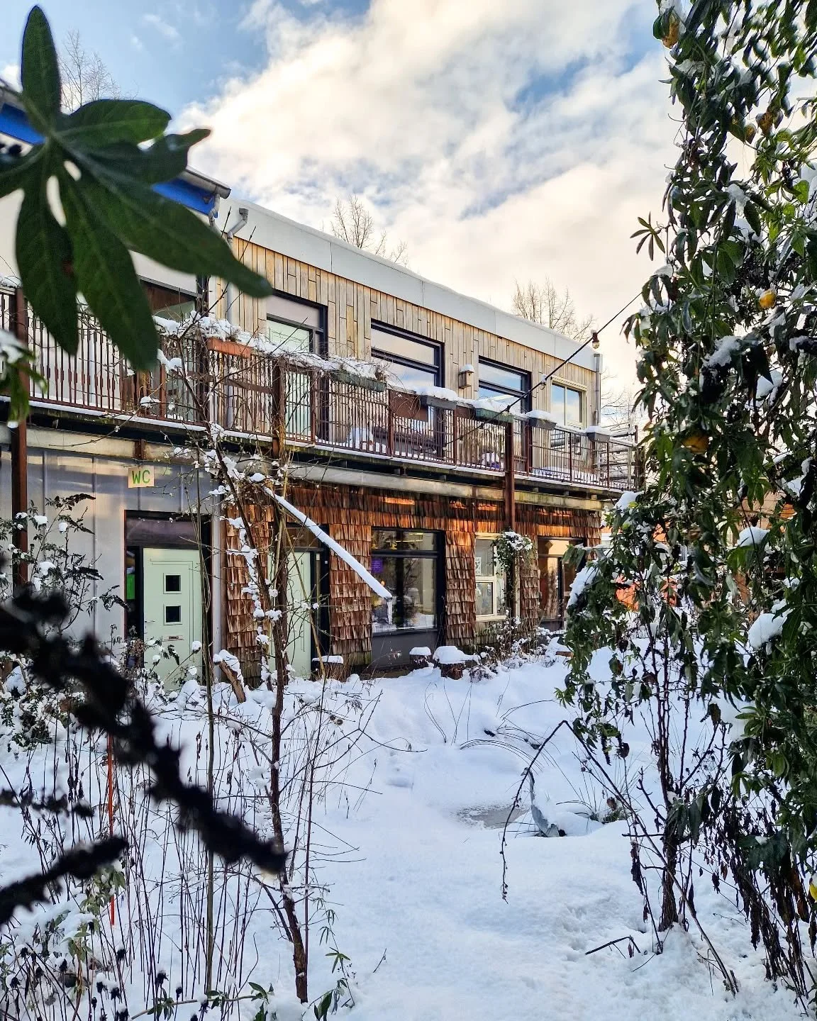 Winter op @hofvancartesius. De studio staat er sprookjeachtig bij!⁠
❄️⛄️❄️⁠
⁠
#winterophethof #hofvancartesius #letitsnow❄️