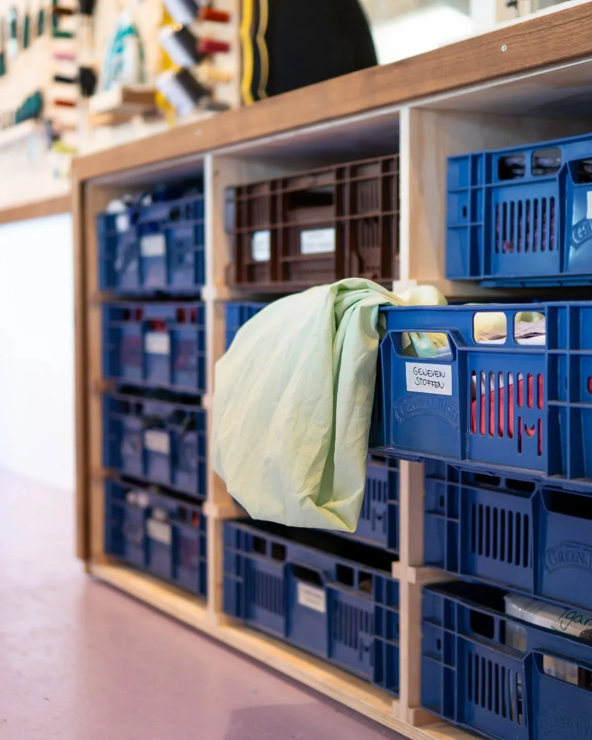 Op 21 maart opent @up_utrecht , mijn buren op het @hofvancartesius, feestelijk tijdens de @week.vd.circulaire.economie. Ik ben erbij! Kom langs voor visible mending of fabricart, zie ik je daar?⁠
⁠
Meer info zie onderstaande tekst, deze is van @up_ut