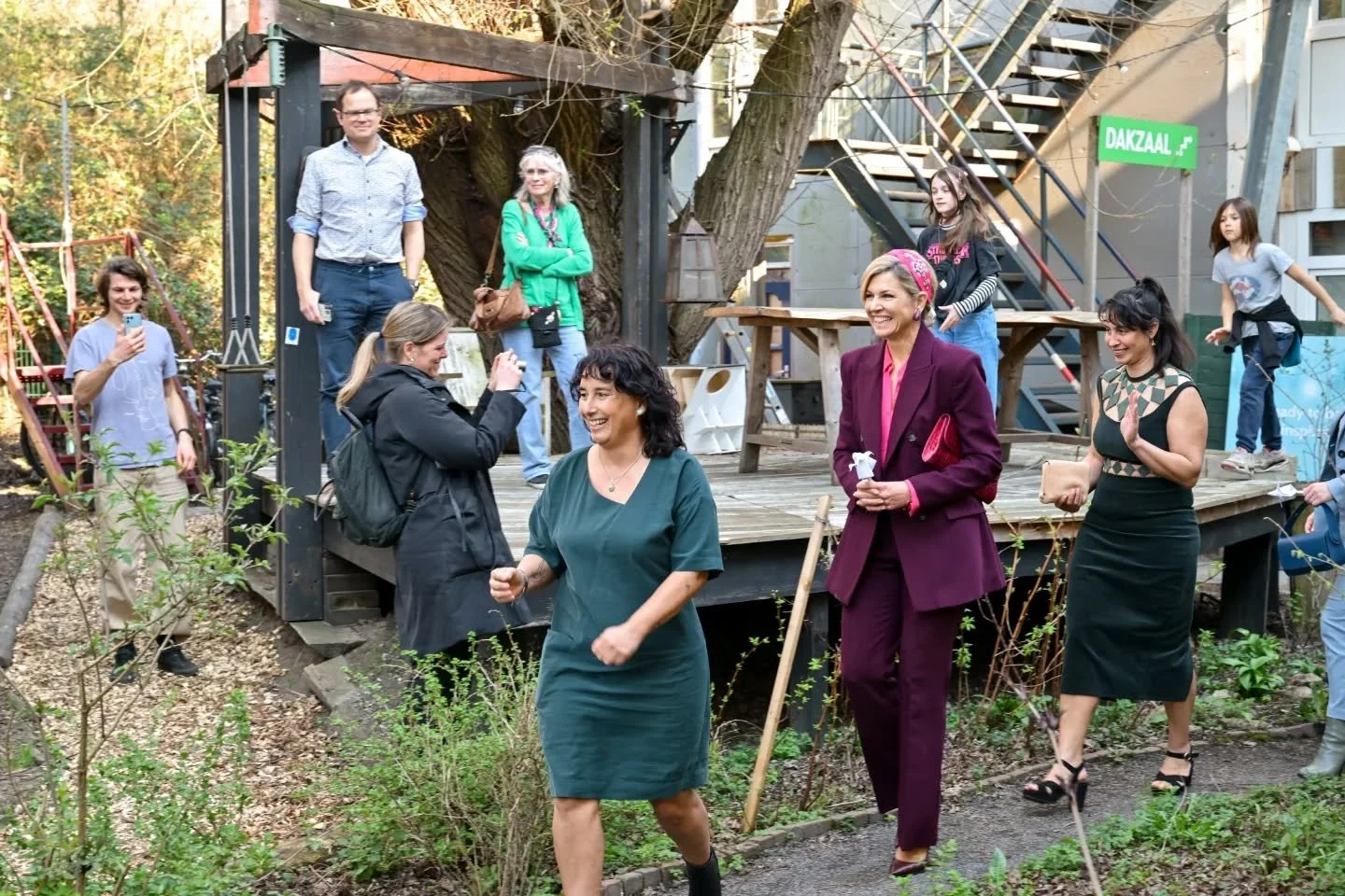 Repost @hofvancartesius 
&bull; &bull; &bull; &bull; &bull; &bull;
☀️ Gisteren stond Het Hof in de spotlight met een bezoek van Hare Majesteit Koningin M&aacute;xima, minister van Klimaat &amp; Groene Groei, Stientje van Veldhoven en wethouder Susann