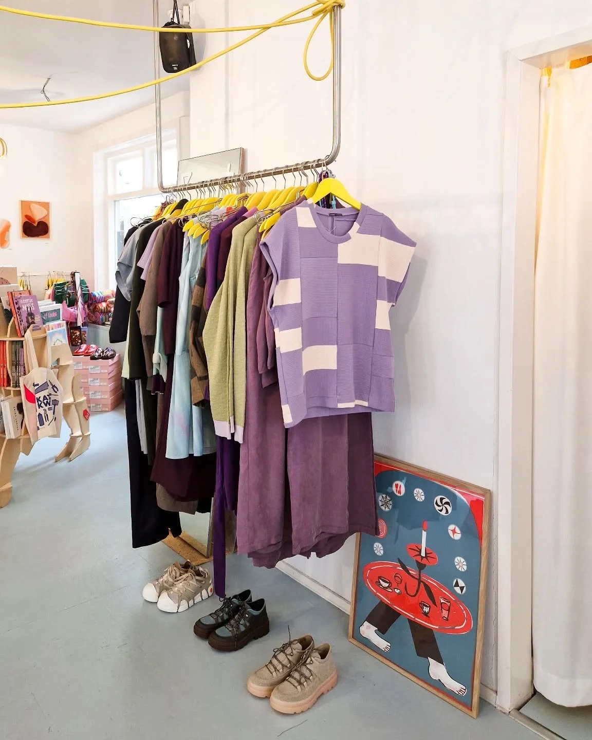 Al jaren vind je mijn label bij @puhashop,een verkoopplek waar ik met veel plezier deel van uitmaak. 🌿 Meer dan 60 lokale en onafhankelijke ontwerpers onder &eacute;&eacute;n dak, van kleding tot sieraden en kunst. ⁠
Een plek die er echt toe doet!⁠
