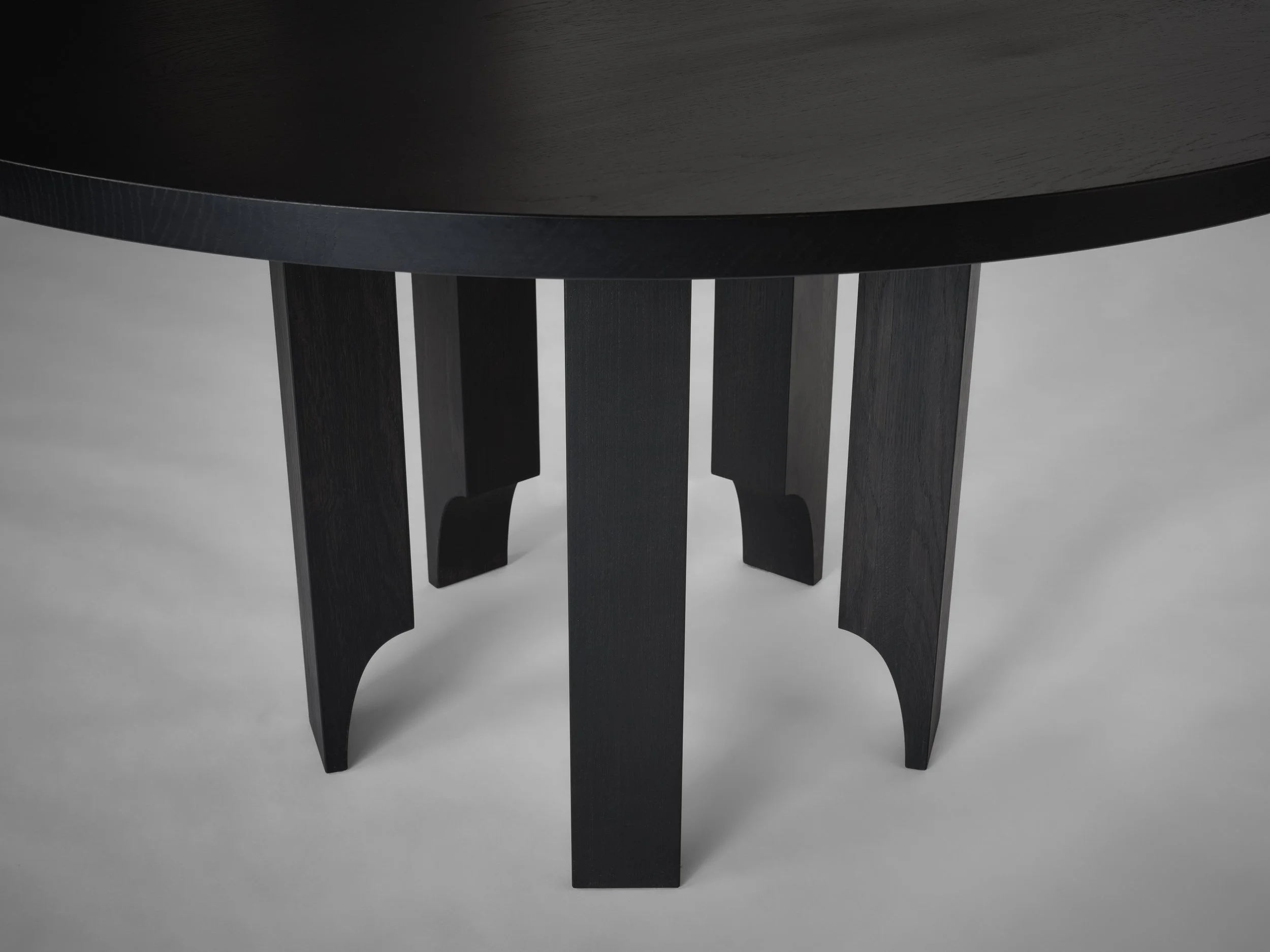 Mokko - Acer Round Table - Black Oak - legs - w - design by Aad Bos.jpg