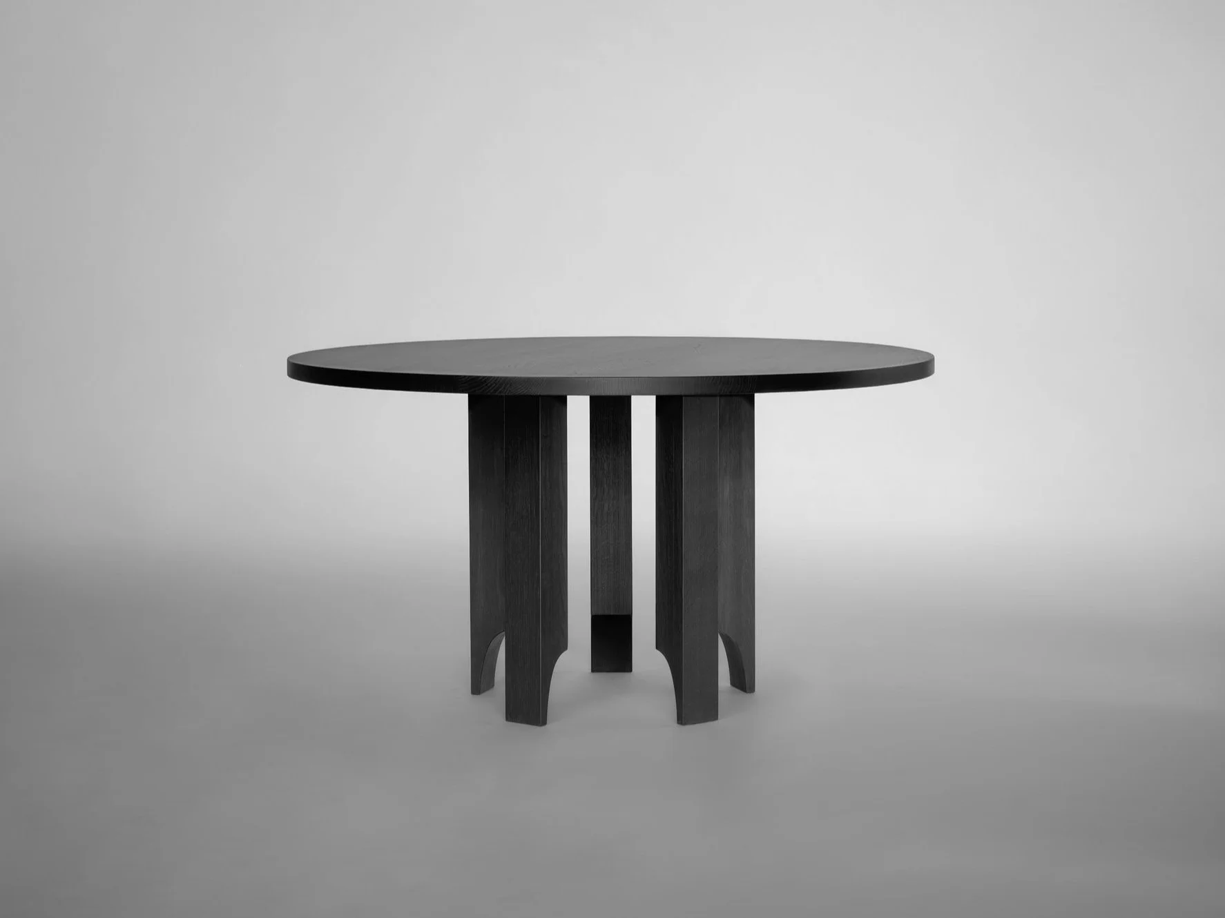 Mokko+-+Acer+Round+Table++-+Black+Oak+-+lg+-+design+by+Aad+Bos.jpg