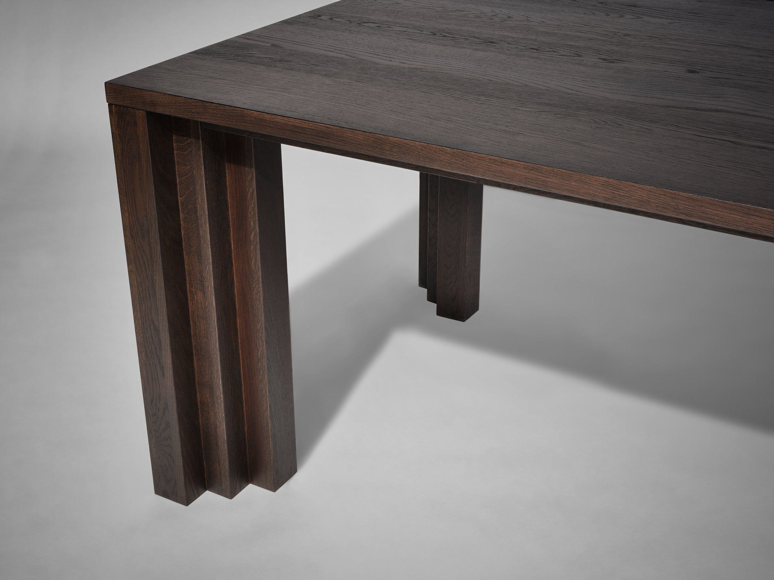 Mokko - Cadence Table - Dark Brown Oak - white - detail - design by Aad Bos.jpg