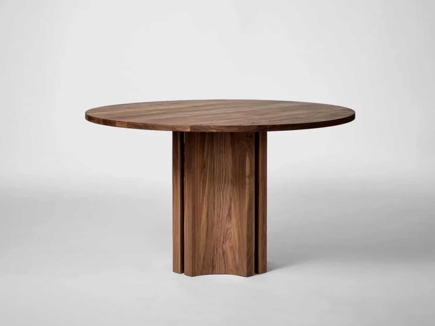 Mokko%252B-%252BAperta%252BRound%252BTable%252BC2%252B-%252BAmerican%252Bwalnut%252B-%252BFront%252Bview%252B1%252B-%252Bdesign%252Bby%252BAad%252BBos.jpg