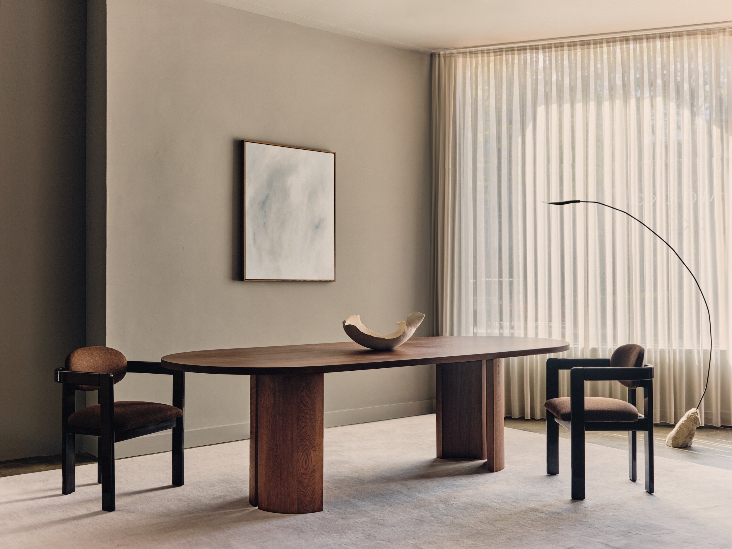 massief eikenhouten design eettafel door studio Mokko meubel design amsterdam