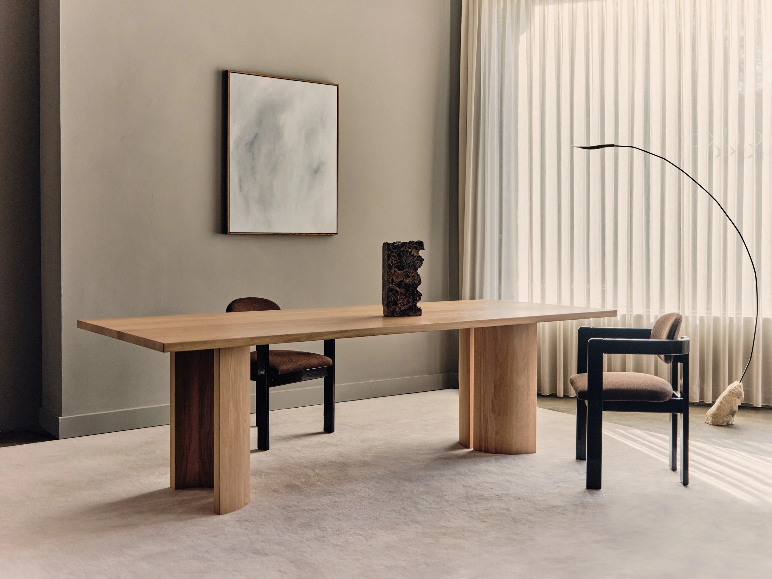 massief eikenhouten design eettafel door studio Mokko meubel design amsterdam
