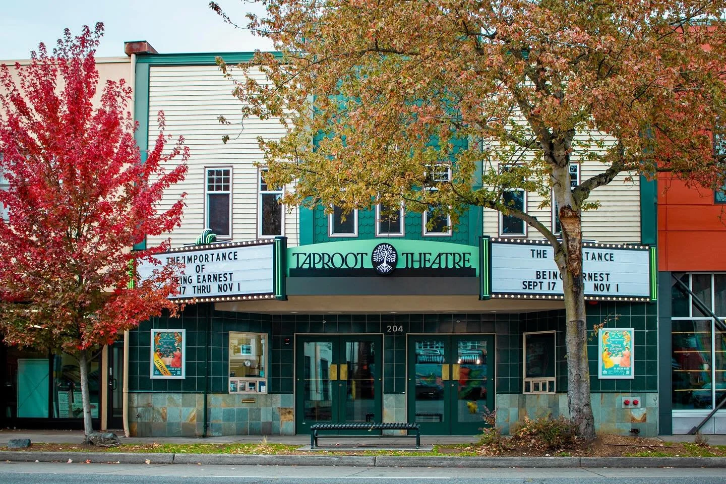 We are thrilled to have played a part in @taproottheatre well-deserved revival as they prepare to celebrate their 50th anniversary next year, and we look forward to seeing both the theatre and its new sign continue to shine for decades to come. 

Rea
