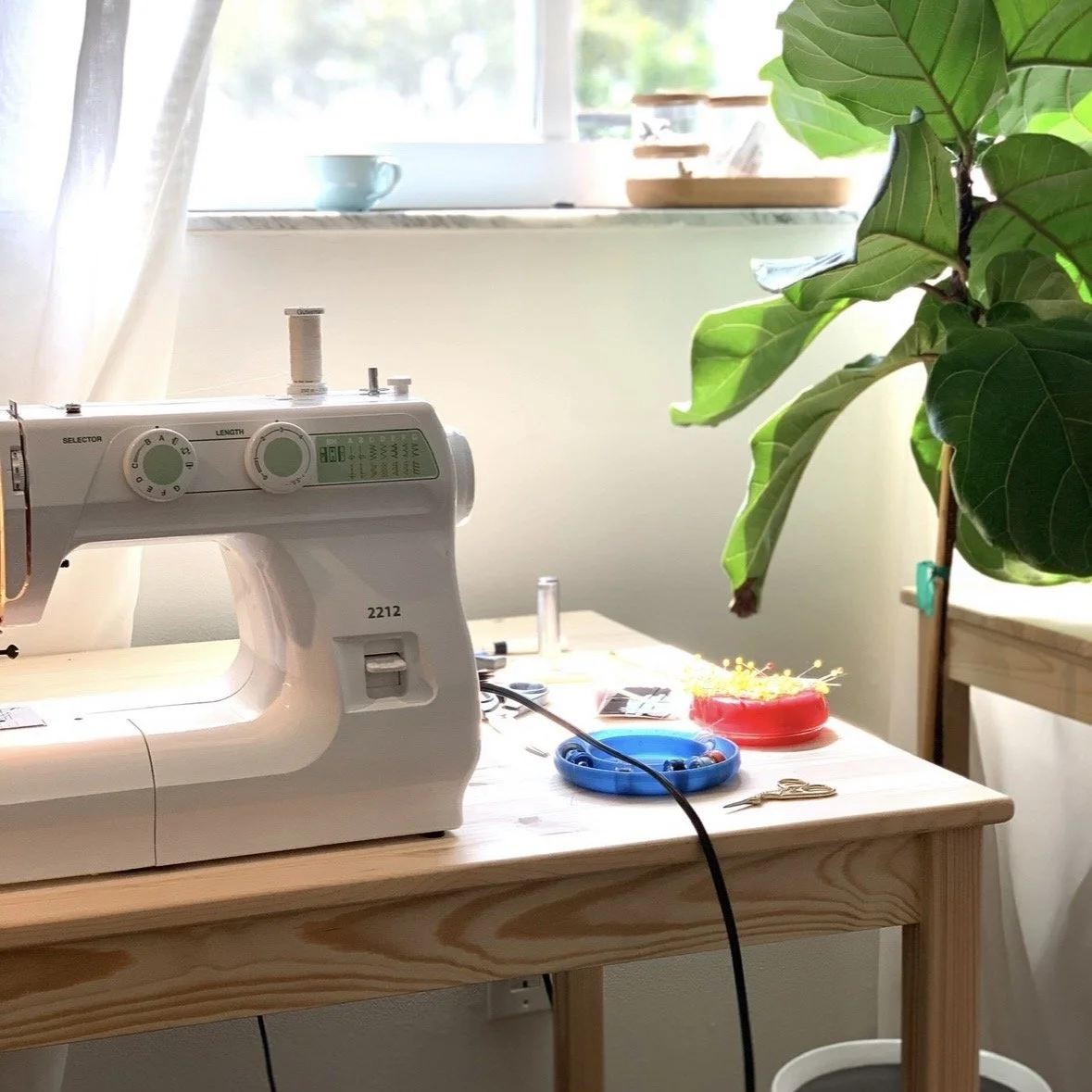 How to Thread a Sewing Machine: Step-by-Step Guide for Beginners