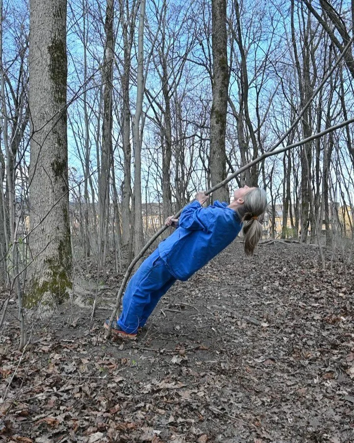 Dag 59; &laquo;Et rom uten d&oslash;r&raquo;
9.april
11 grader
Sted: Engelske park

Det var overraskende hvor utkledd jeg kjente meg i den helbl&aring; &laquo;dressen&raquo; Og kanskje ogs&aring; derfor avkledd. P&aring; mange m&aring;ter hadde jeg t