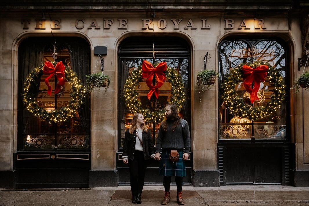 To end 2023 in the most magical way let&rsquo;s wonder in the streets of Edinburgh for Christmas &hearts;️ 

Thanks to everyone who followed my work this year, your support means the world to me ! 

See you in 2024 for a new year of creation, photogr