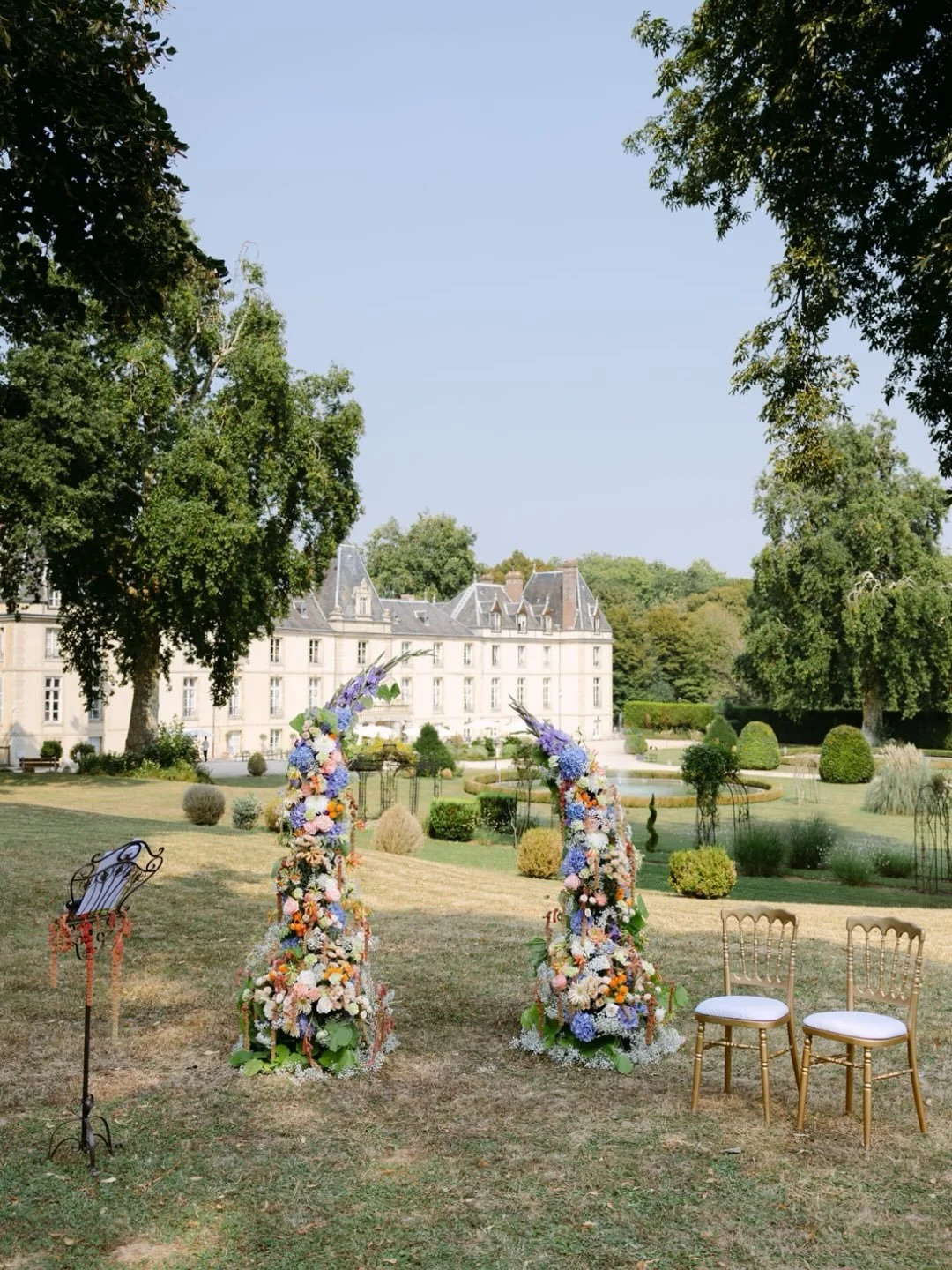 The beautiful details from L&amp;C&rsquo;s wedding at the magnificent Ch&acirc;teau d&rsquo;Aveny.

For me, one word defines this wedding: softness. The softness the couple shared with one another, the gentleness of their guests, the light that bathe