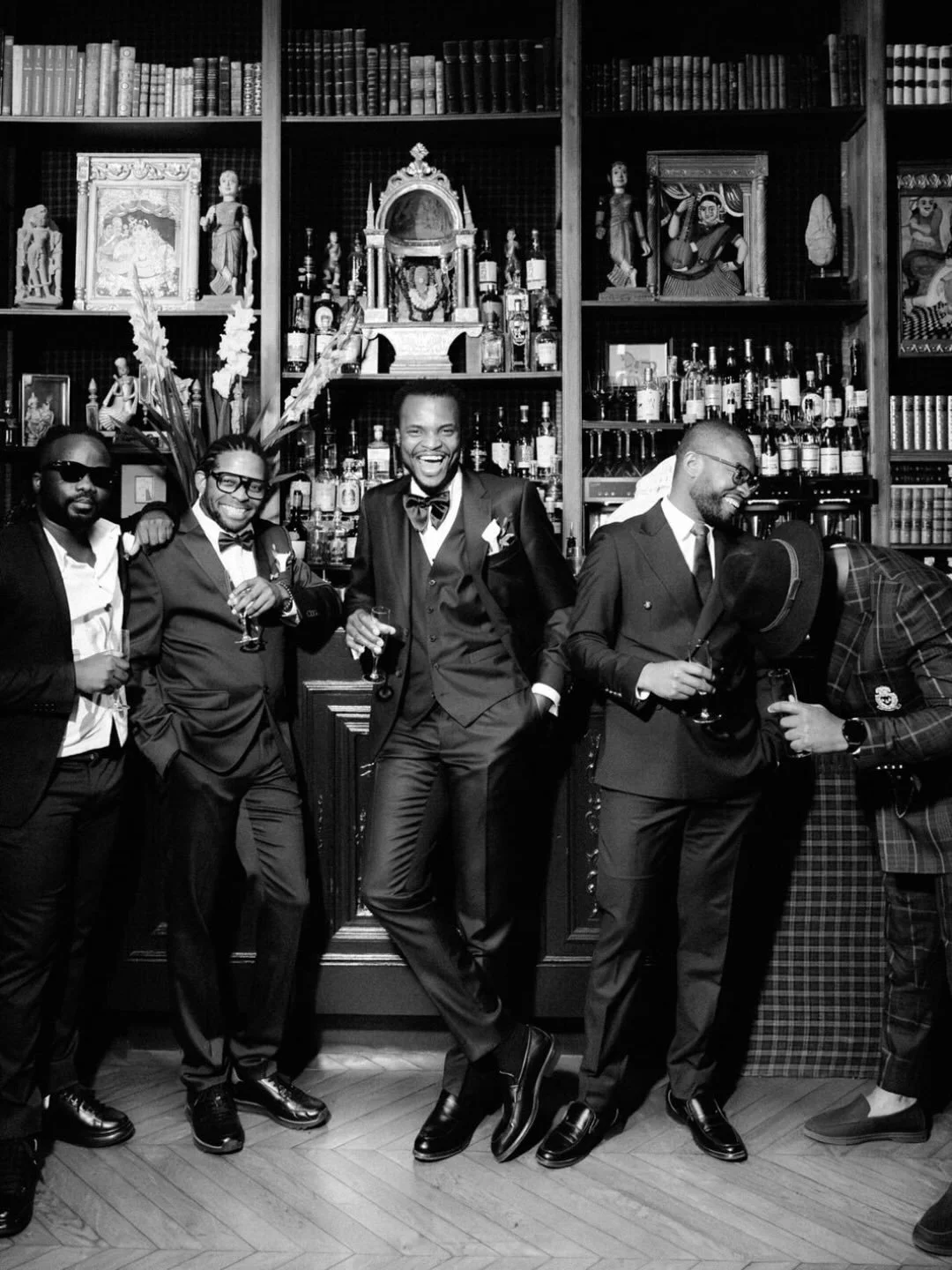 Can we talk a little more about the groom&rsquo;s gang?
I had the chance to be the wedding photographer at the beautiful Domaine du Chesney for Claire &amp; JP&rsquo;s wedding. A French-American couple who chose this stunning ch&acirc;teau for their 