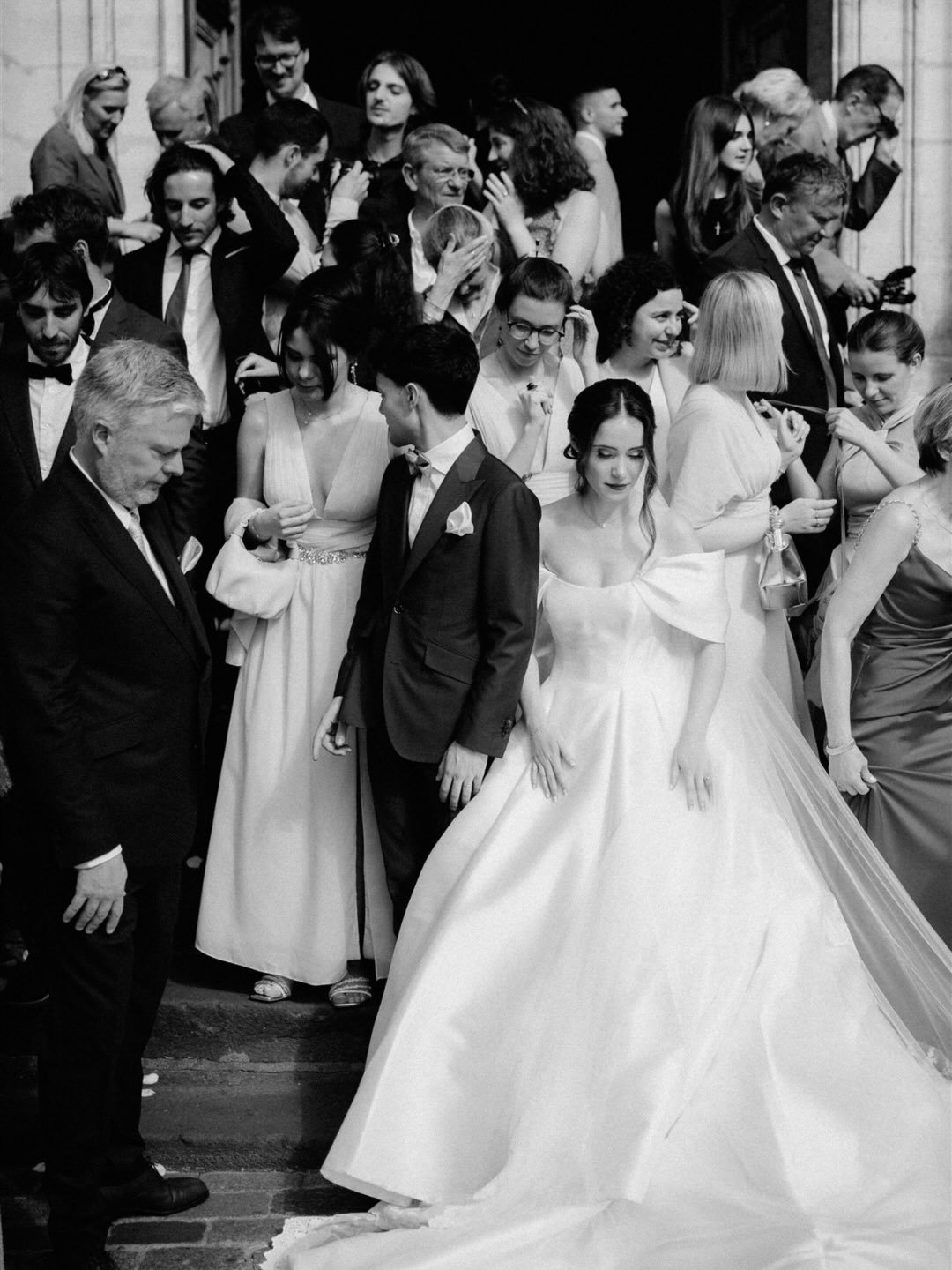 A Paris wedding with a couple who truly embodied effortless elegance. As someone deeply in love with Paris, it was such a joy to photograph their wedding at the magnificent &Eacute;glise Saint-&Eacute;tienne-du-Mont, one of the city&rsquo;s most icon