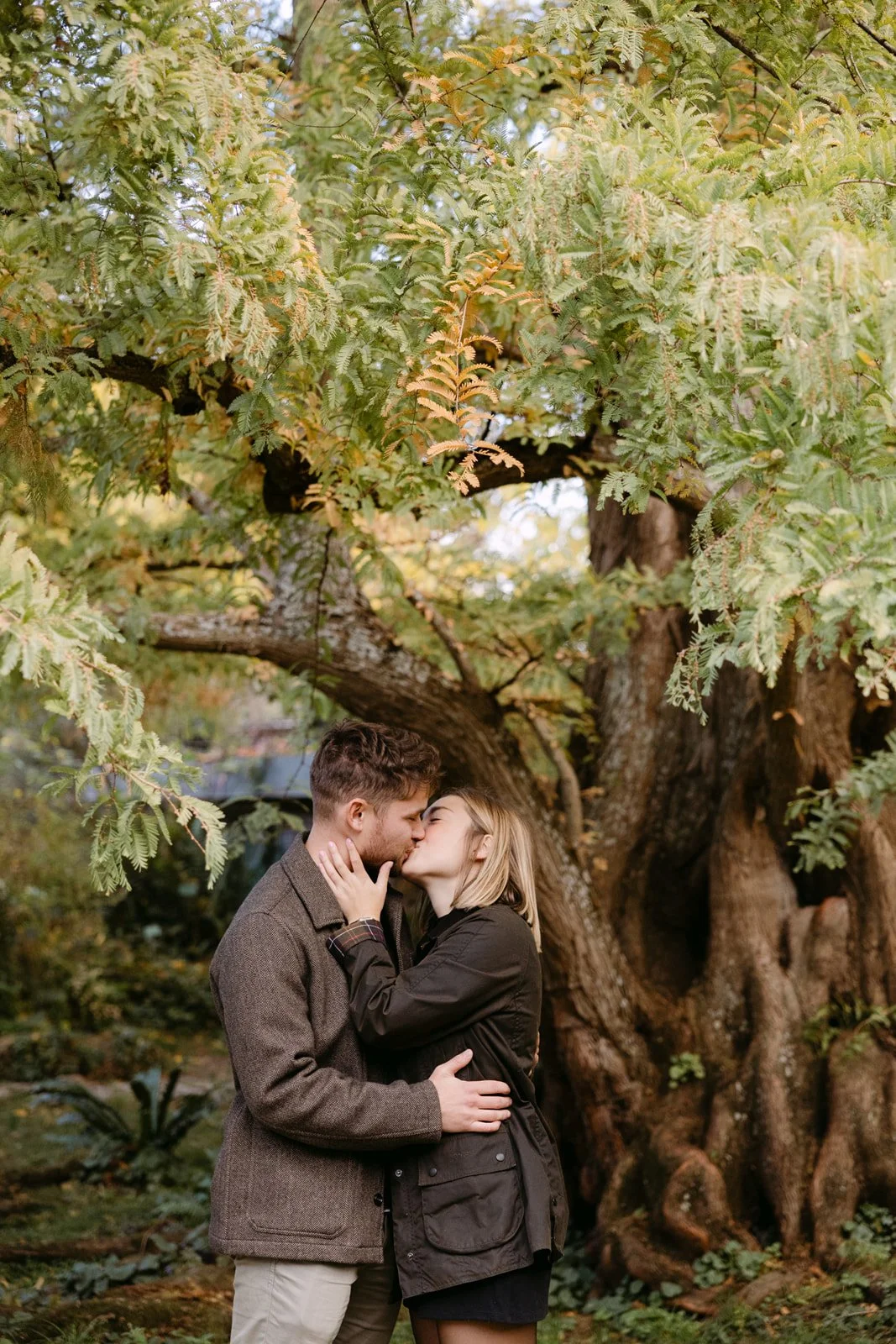 Séance photo couple d’automne au Jardin des Plantes, Paris