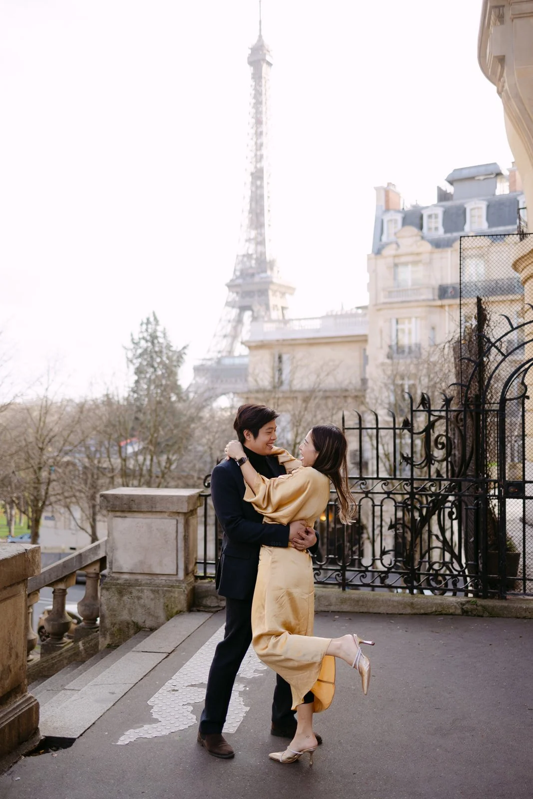 paris-couple-photoshoot-photographer-00033.jpg