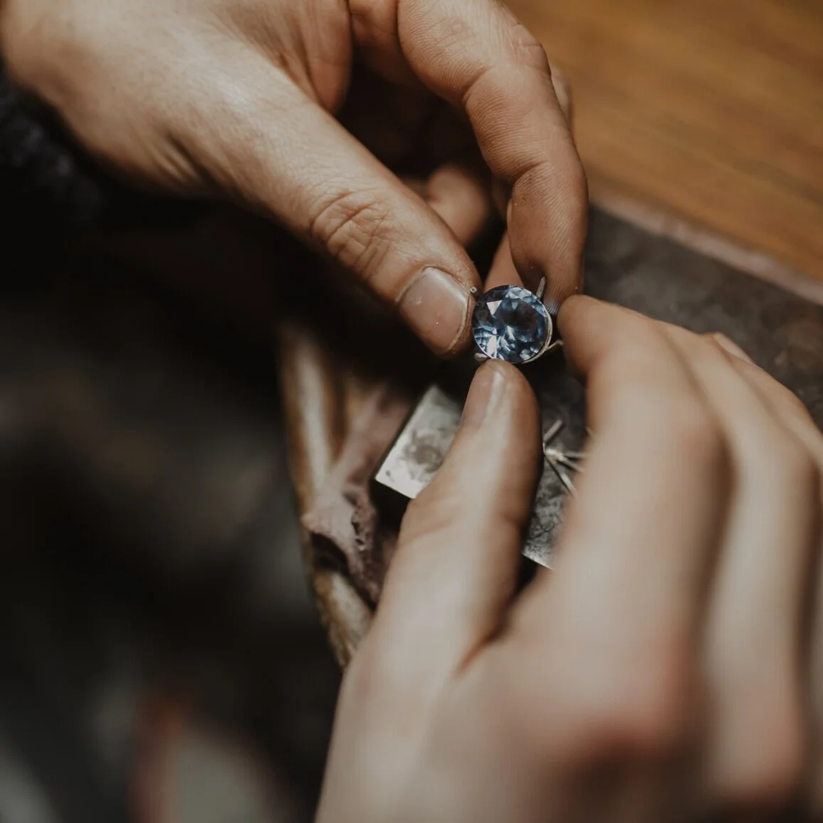 Jeweller_crafting_a_ring.jpg