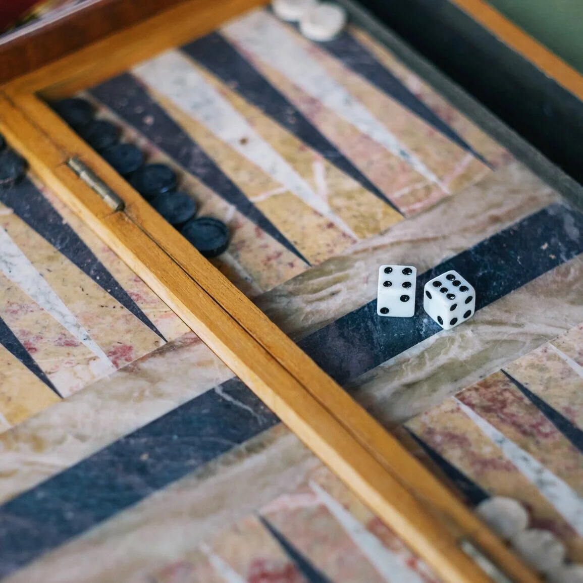 Marble_backgammon_board.jpg