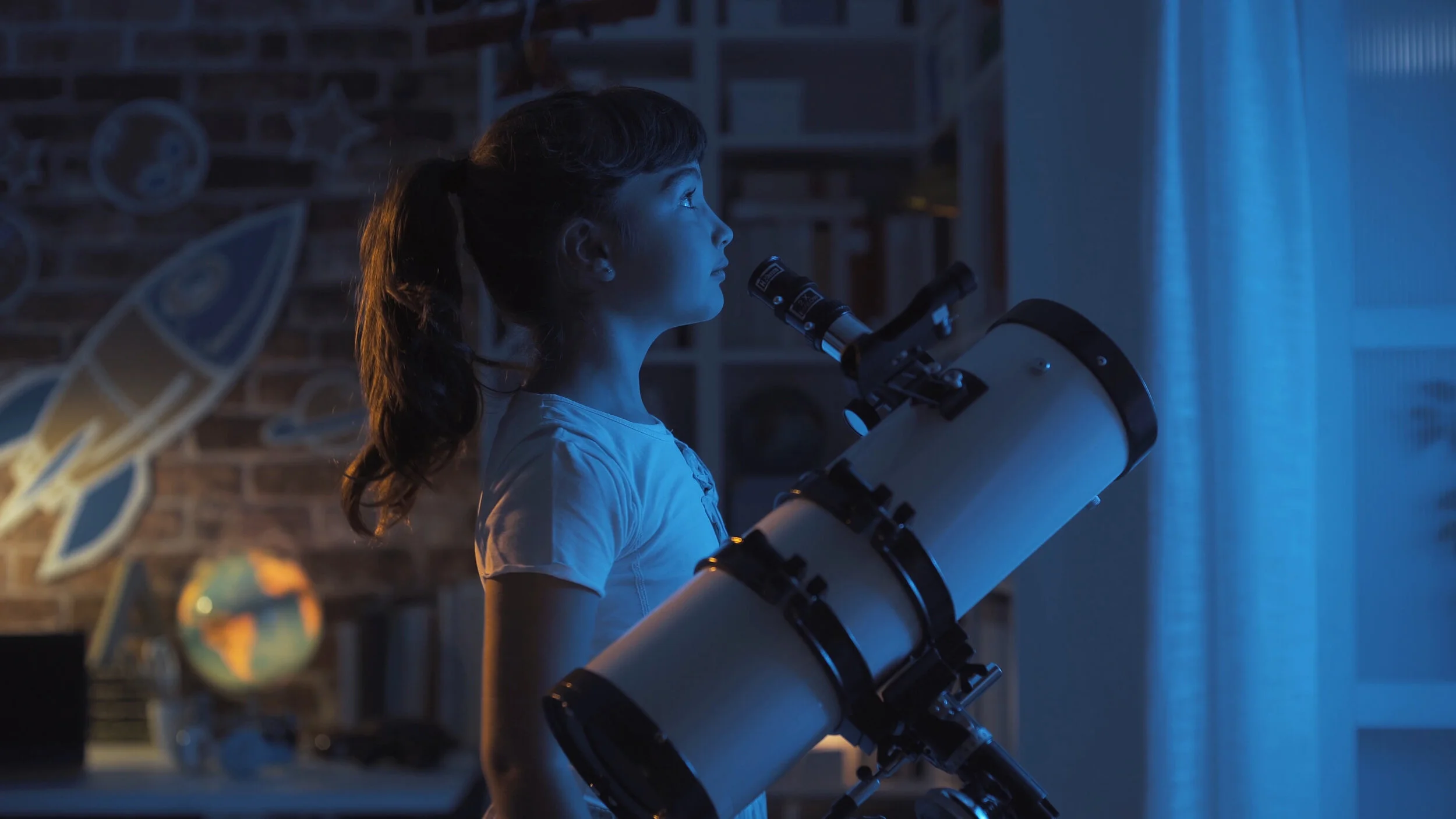 A telescope perfect for children.