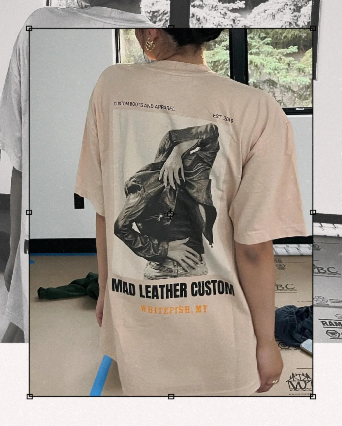 MAD LEATHER PHOTOGRAPHIC TEE
@madleatherofficial @underthebigskyfestival
📸 @yoli_krastev
.
.
.
#madleatherofficial #popupshop #mercantilerow #underthebigskyfest #leatherjackets #tees #leatherwallets #coolshit