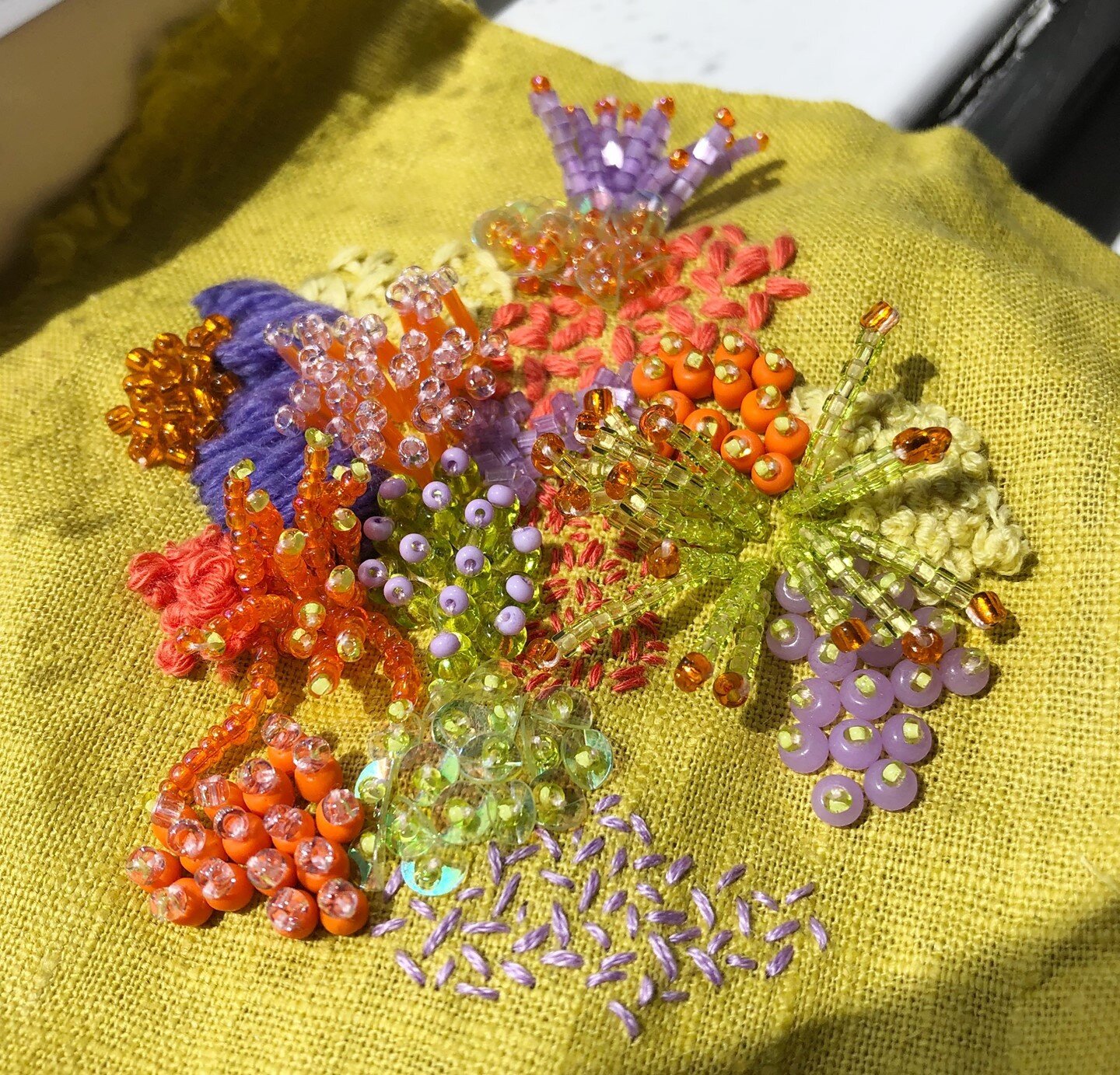 A little embroidery I created  from the 'Bright' bead bundle I have on my shop at the moment🧚&zwj;♀️ I adore the purple-y tones in this colour palette paired with the zingy green and cheerful orange 💜🌱🧡 There is only ONE of these bundles left on 