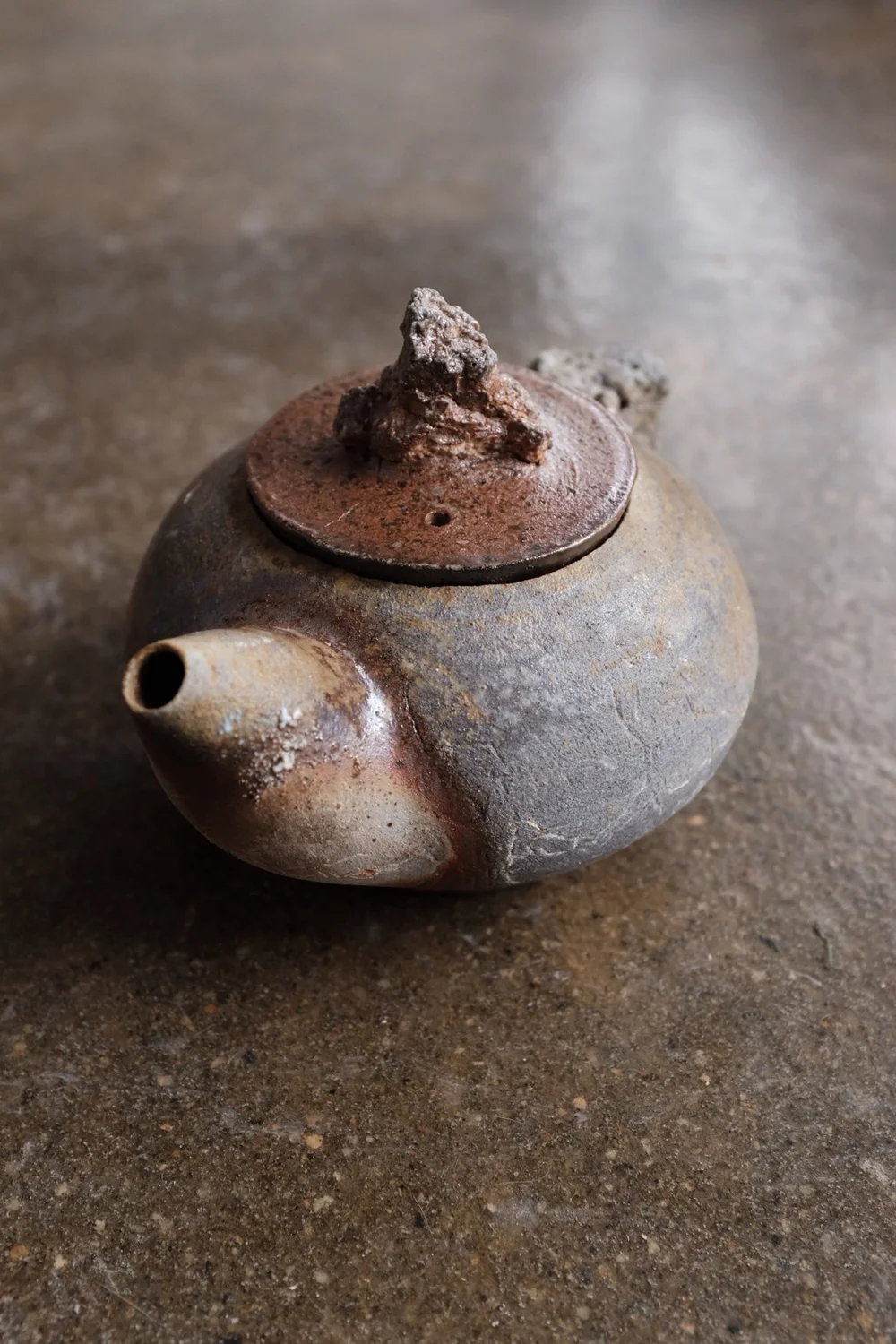 A teapot from the front