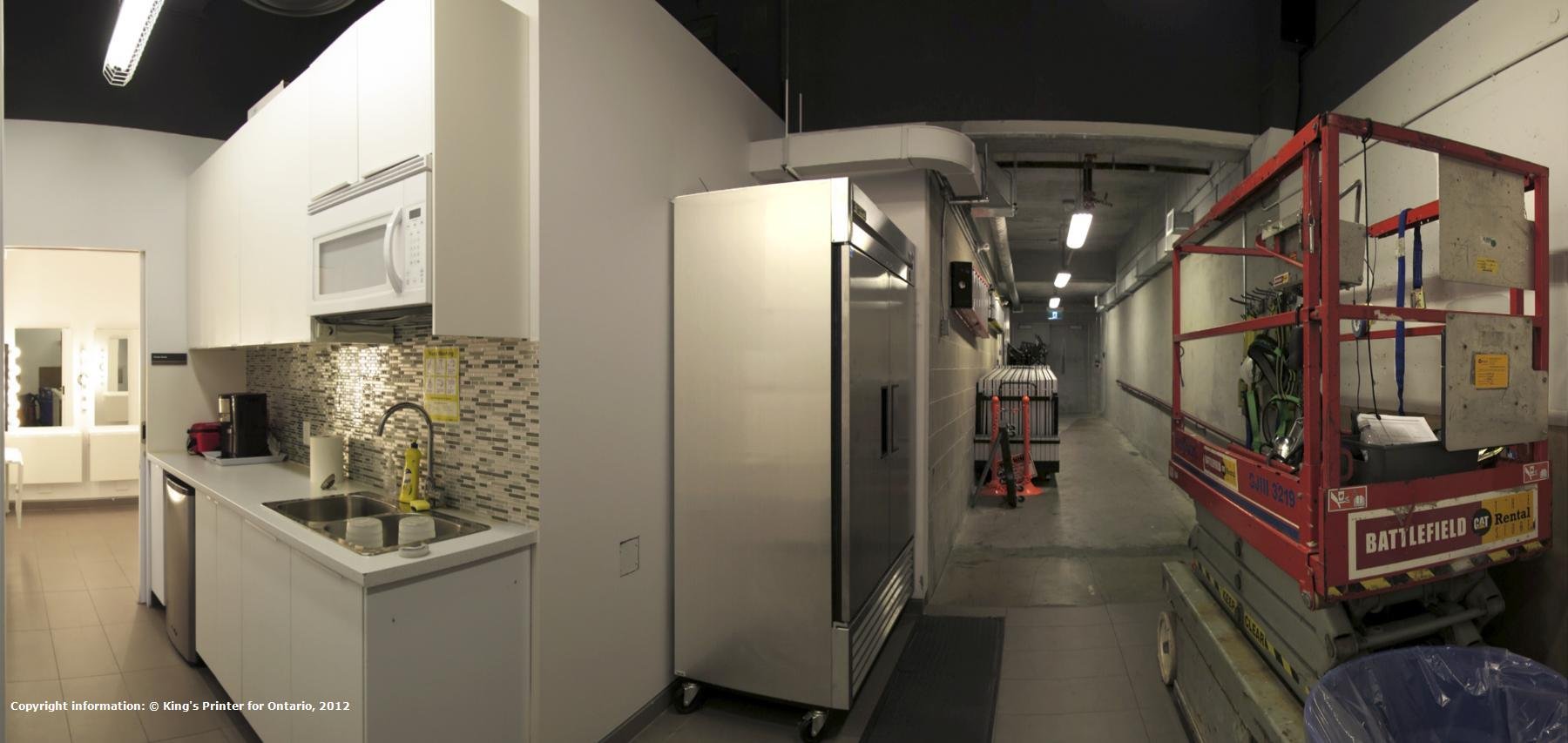 005Kitchenette_and_Rear_Hall.jpg