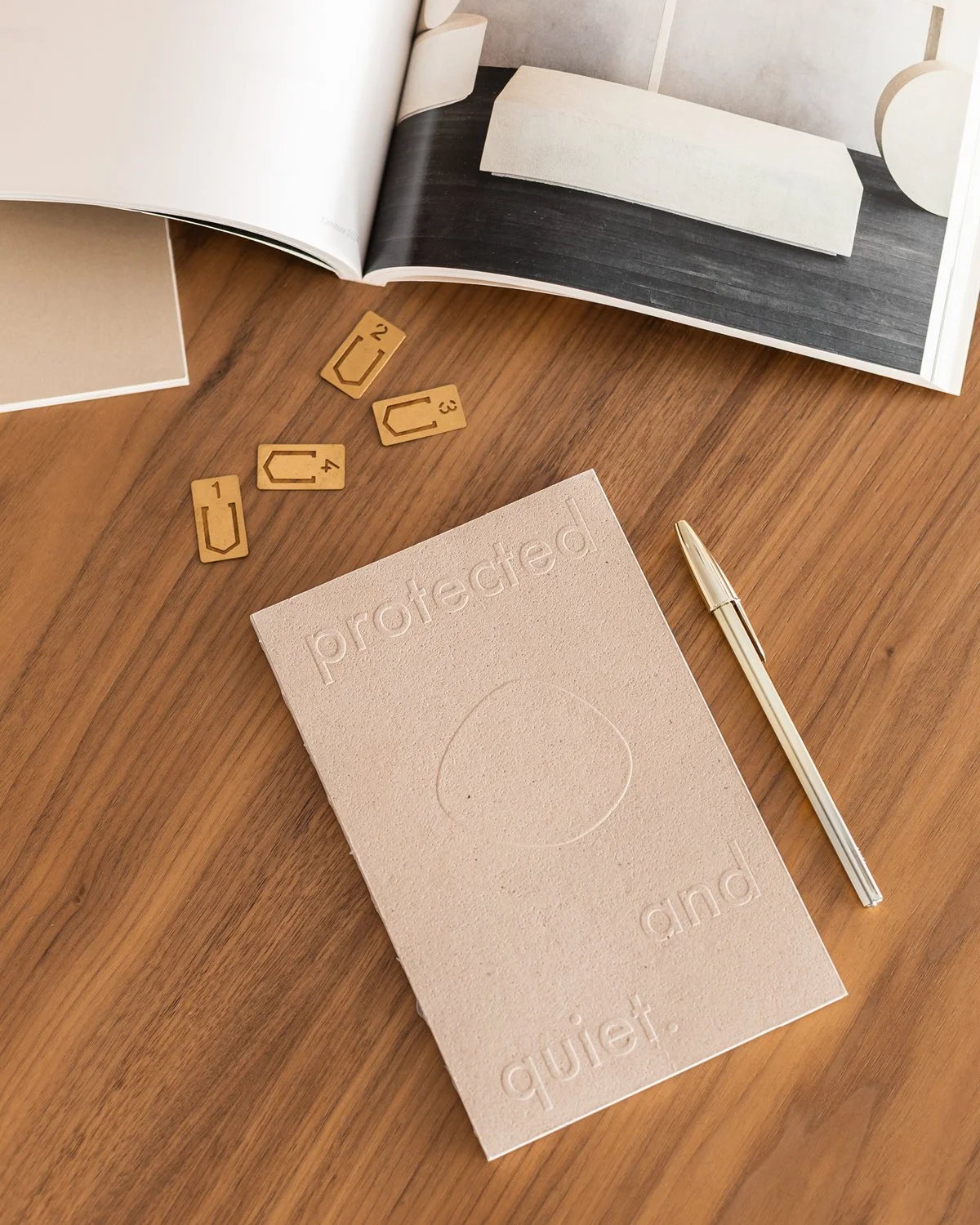 protected and quiet ✨
um refúgio em forma de caderno.
um lugar onde os pensamentos descansam e as ideias ganham espaço.
o caderno que guarda o que é só nosso.
-
protected and quiet ✨
a notebook that feels like a refuge.